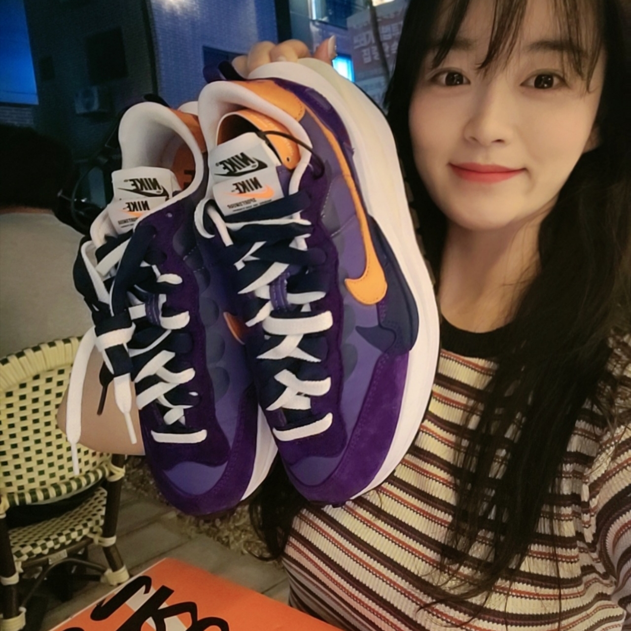Nike x Sacai VaporWaffle Dark Iris, Supreme Small Messenger Bag Silver - 22SS 착용 스타일 - 2