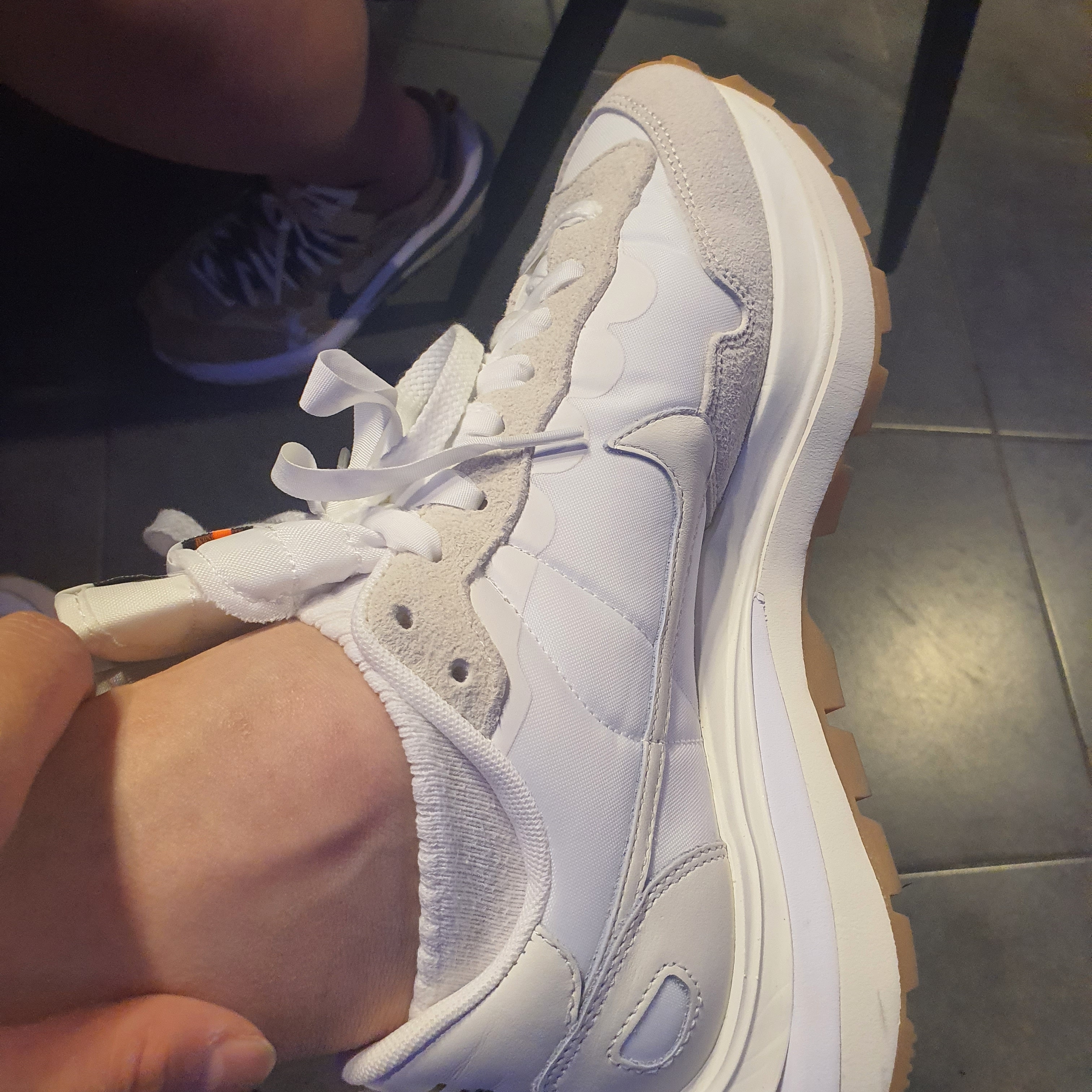 Nike x Sacai VaporWaffle White and Gum, Nike x Sacai VaporWaffle Black and Gum 착용 스타일 - 1