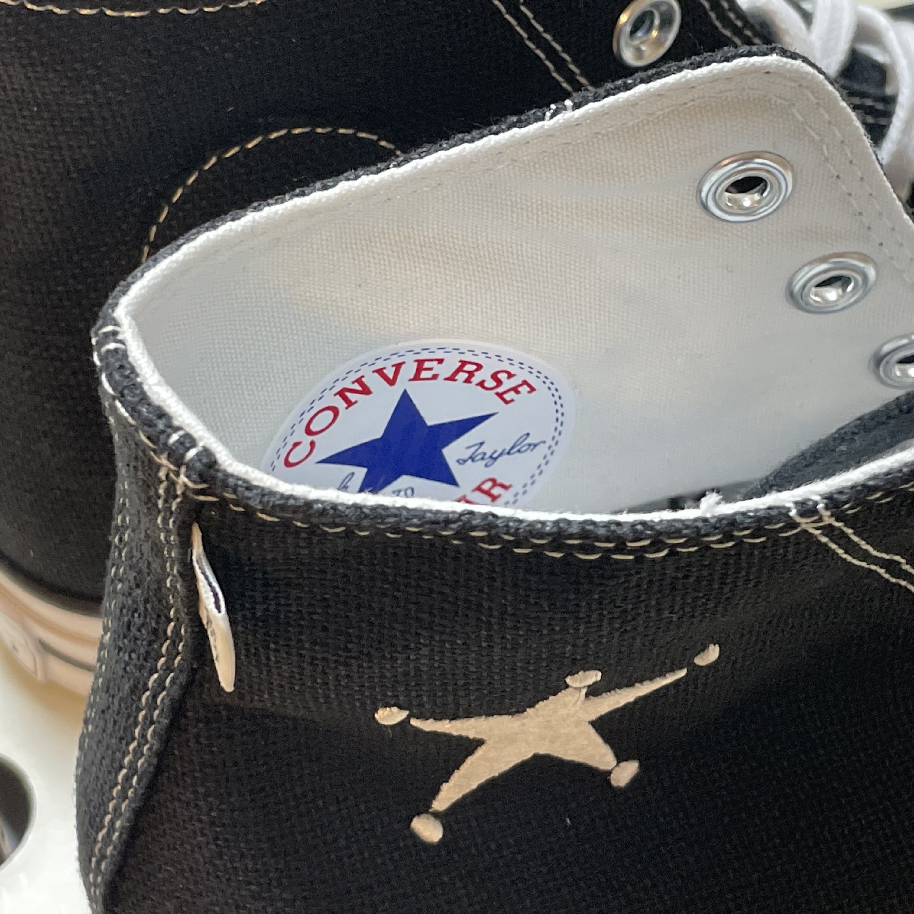 Converse x Stussy Chuck 70 High Black 착용 스타일 - 4