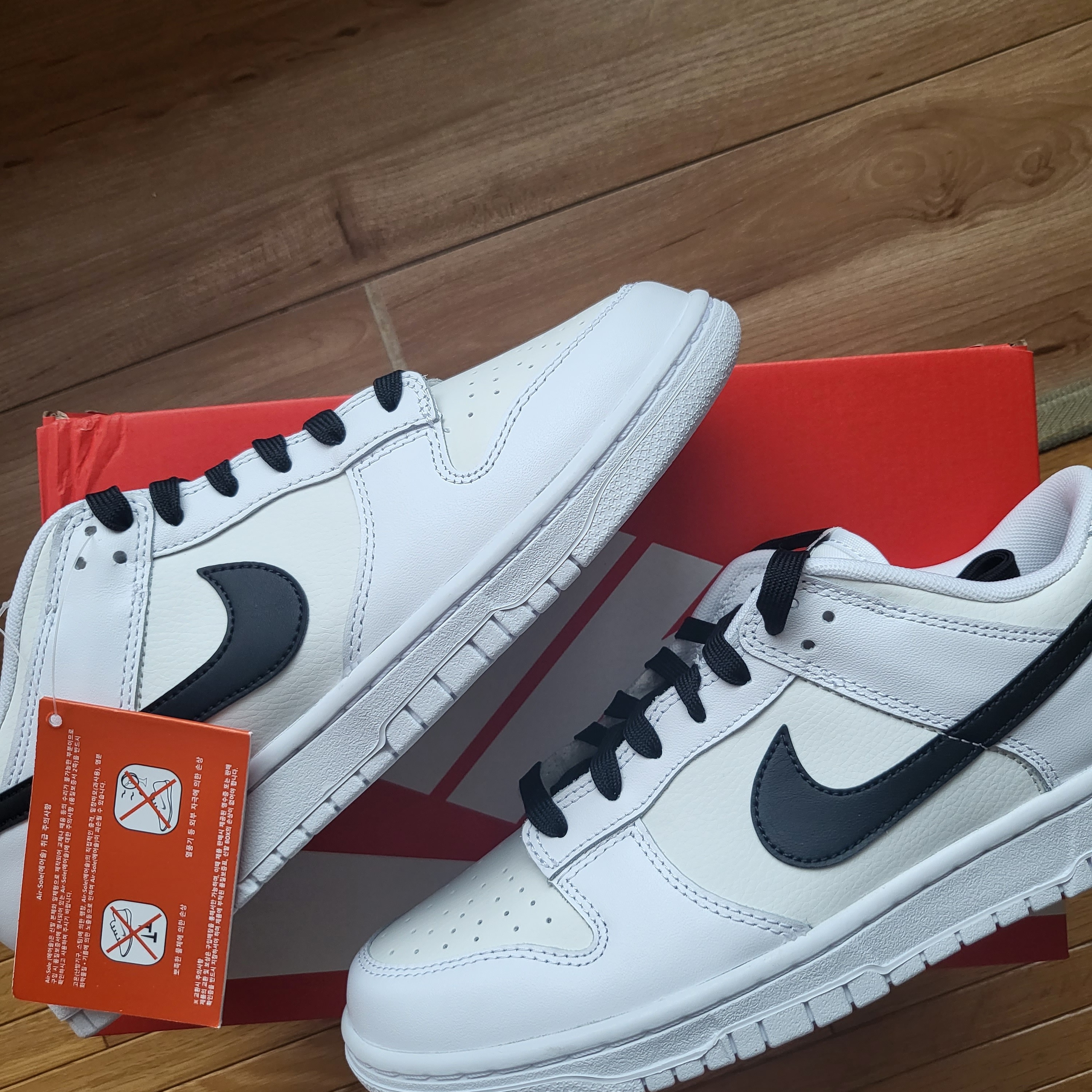 Nike Dunk Low Retro Summit White, (GS) Nike Dunk Low Black 착용 스타일 - 2