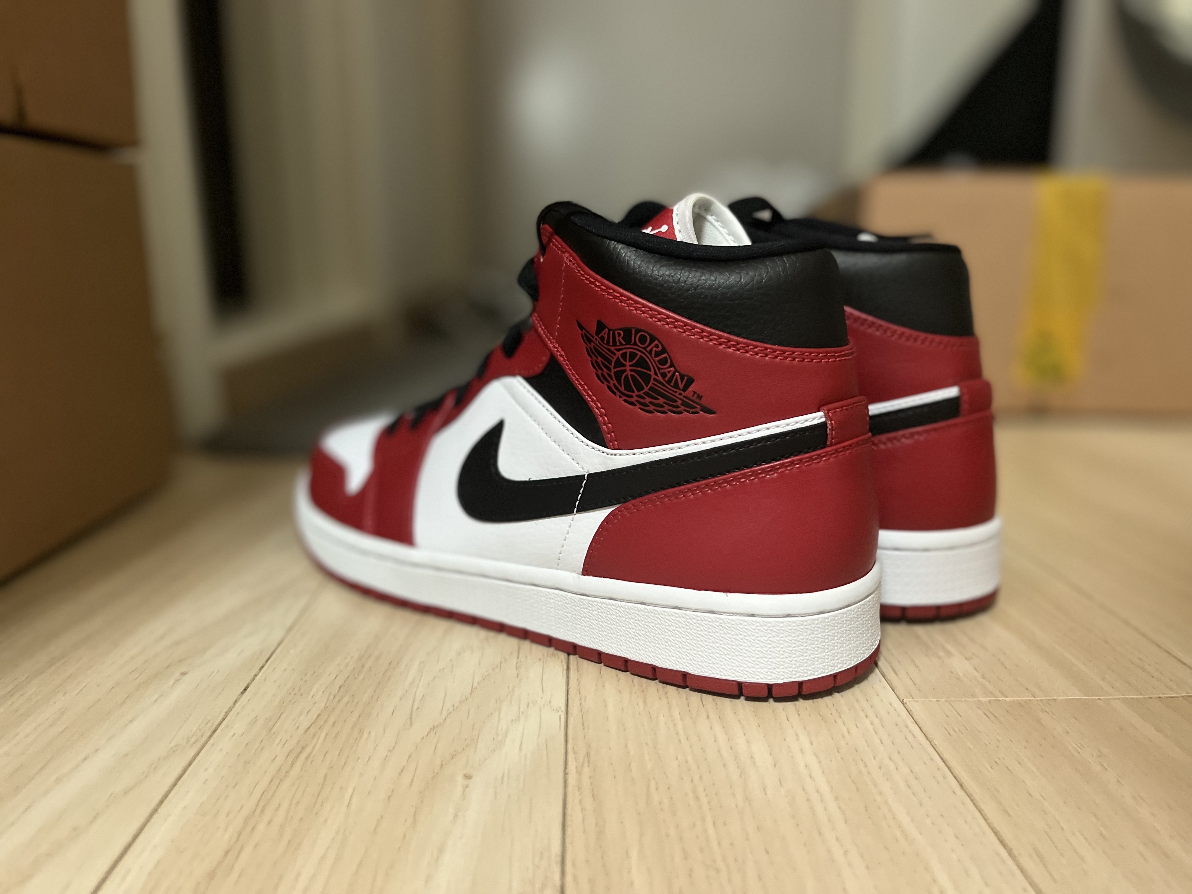 Jordan 1 Mid Chicago 2020 착용 스타일 - 2