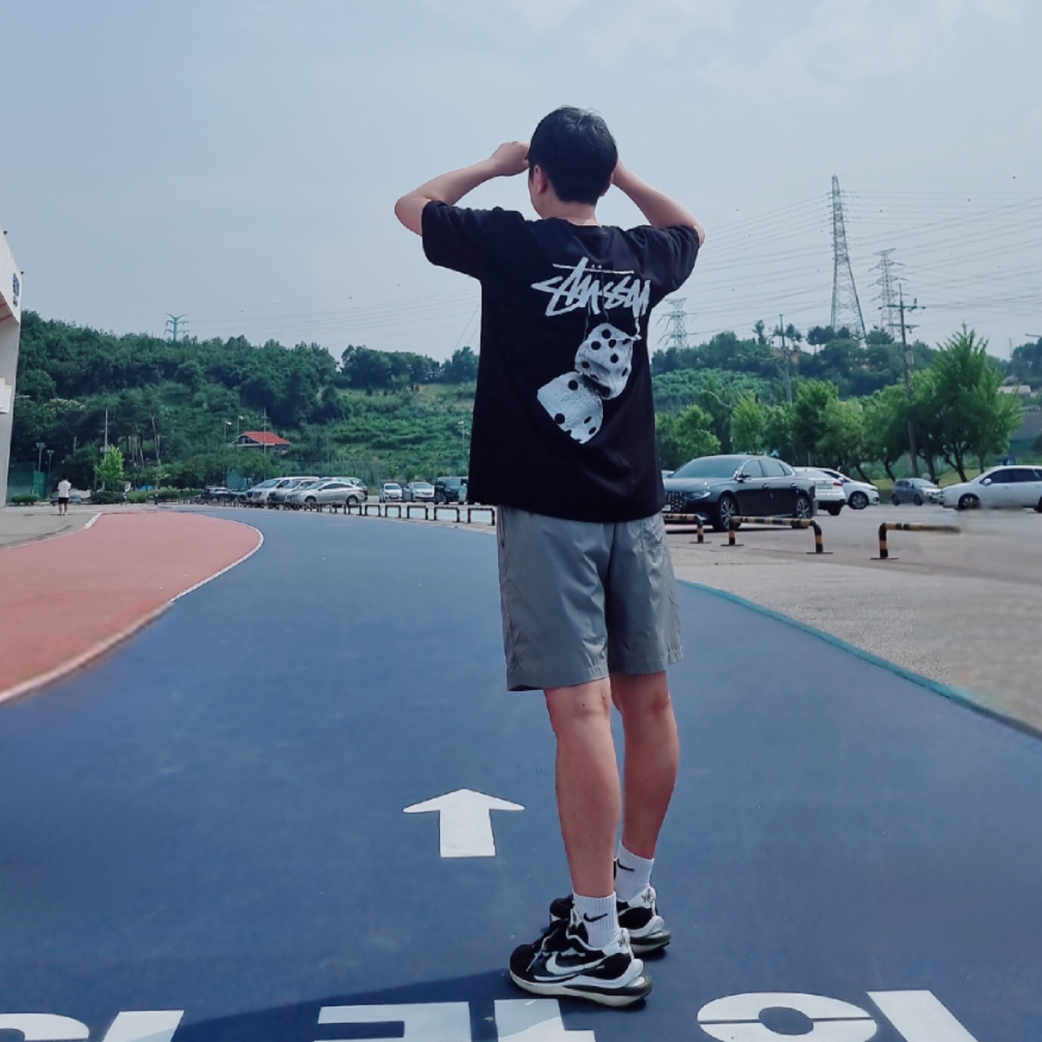 Nike x Sacai VaporWaffle Black White, Stussy Fuzzy Dice T-Shirt Black 착용 스타일