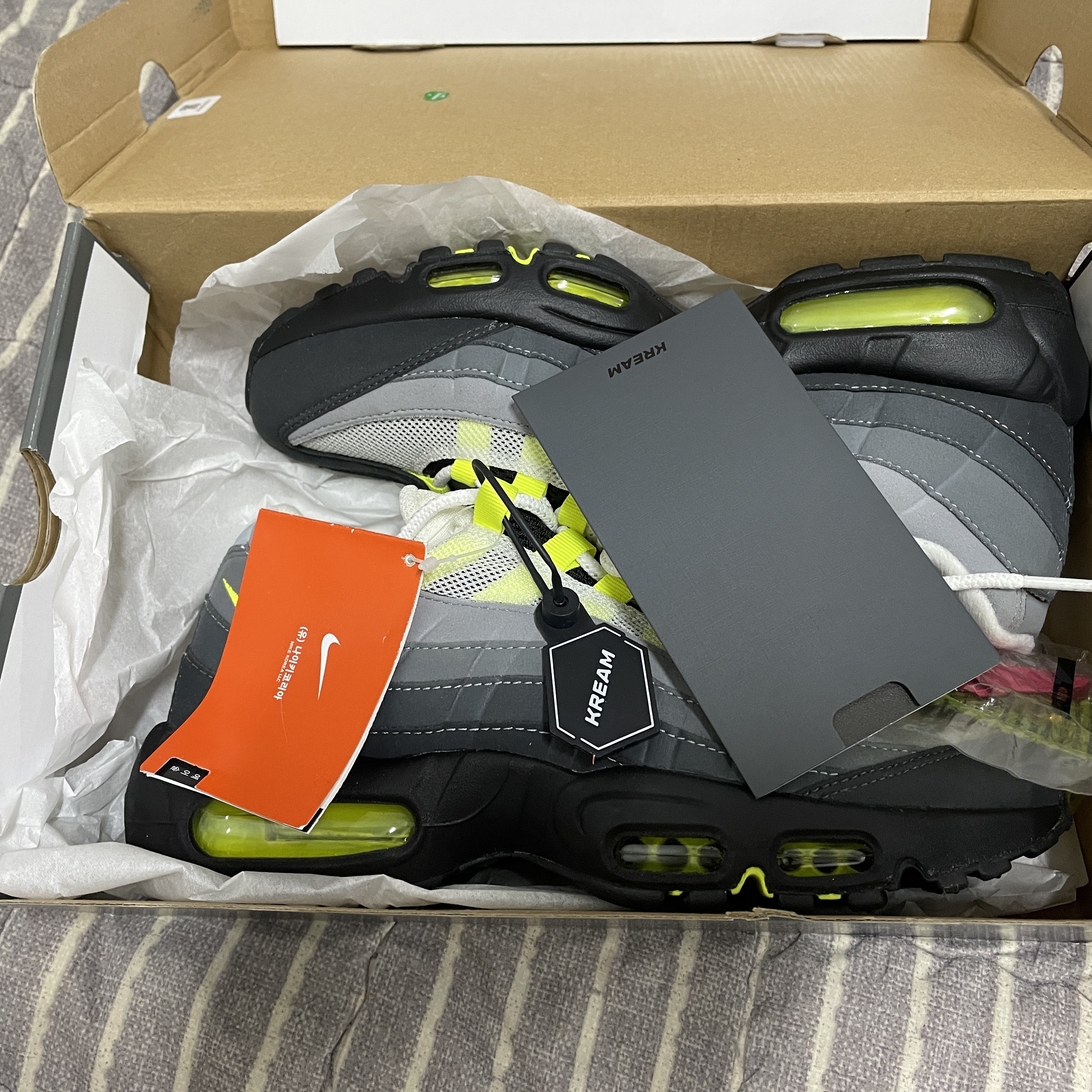 Nike Air Max 95 OG Neon Yellow 2020, Nike Dunk Low Retro Black 착용 스타일 - 4