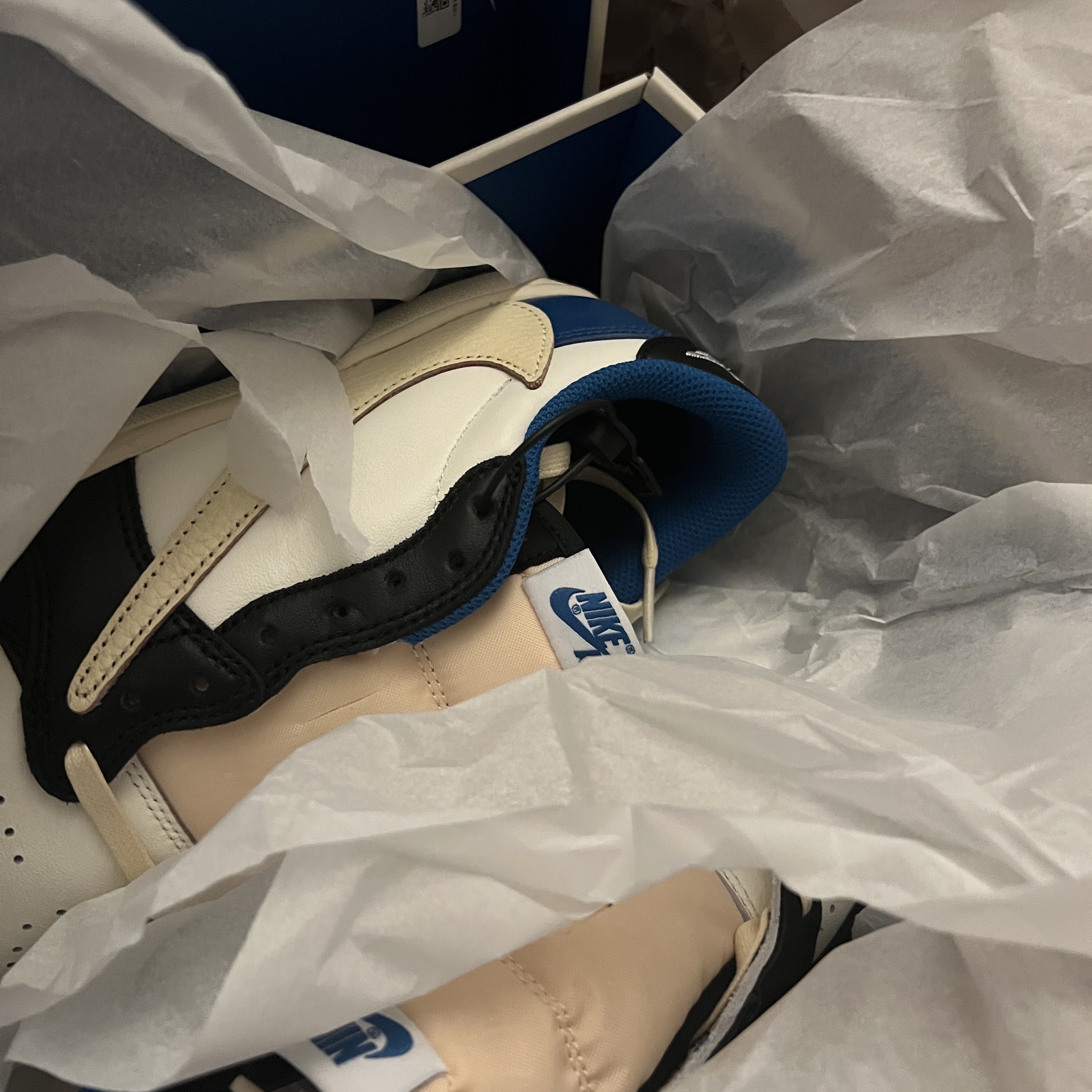 Jordan 1 x Travis Scott x Fragment Retro Low OG SP Military Blue 착용 스타일