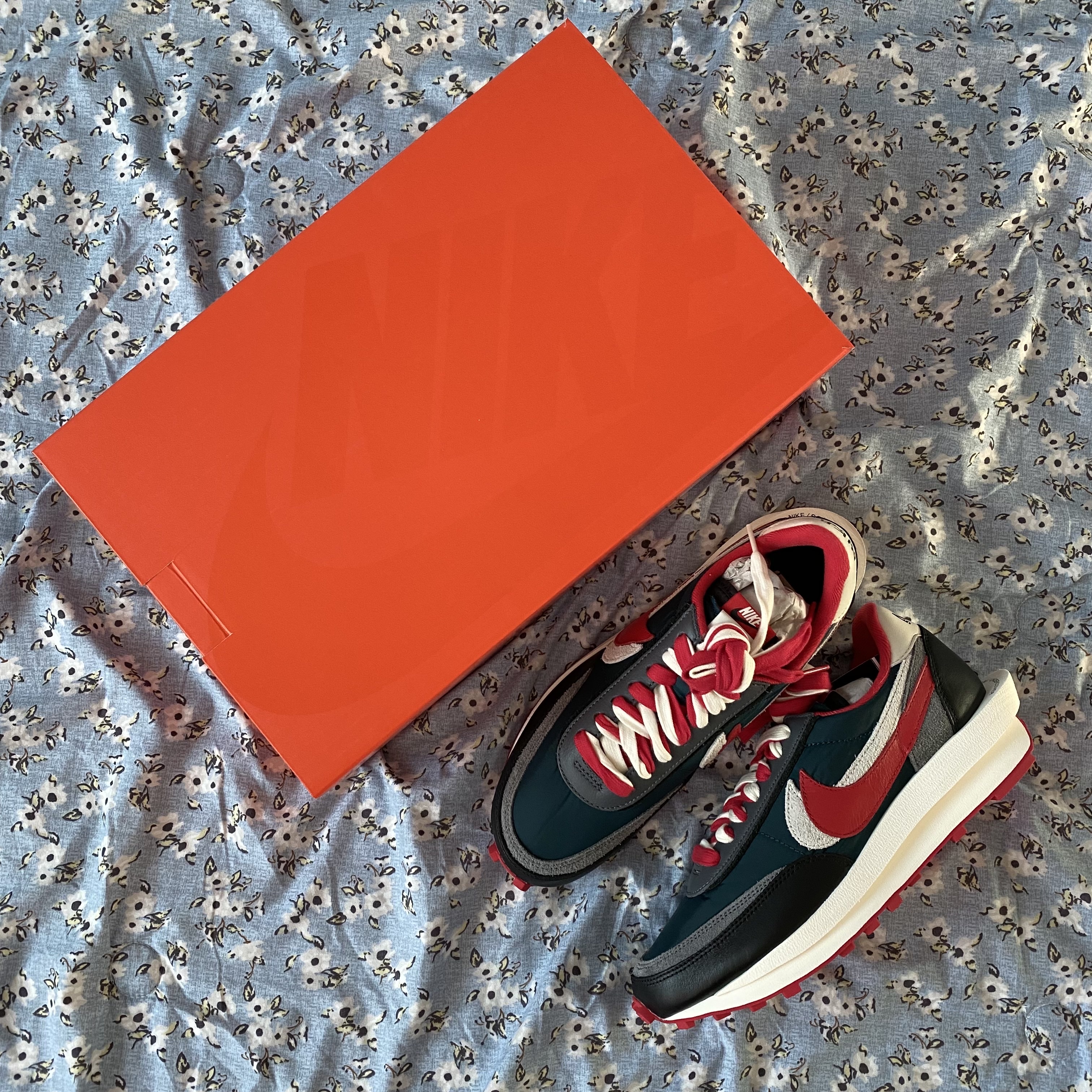Nike x Sacai x Undercover LDWaffle Midnight Spruce University Red 착용 스타일