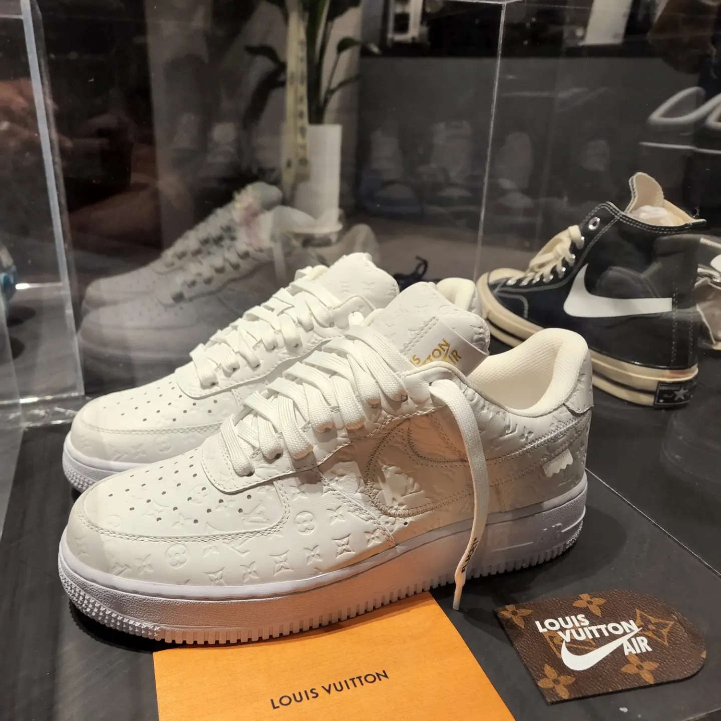 Nike Air Yeezy 2 Pure Platinum, Jordan 1 x Travis Scott x Fragment Retro Low OG SP Military Blue 착용 스타일 - 4