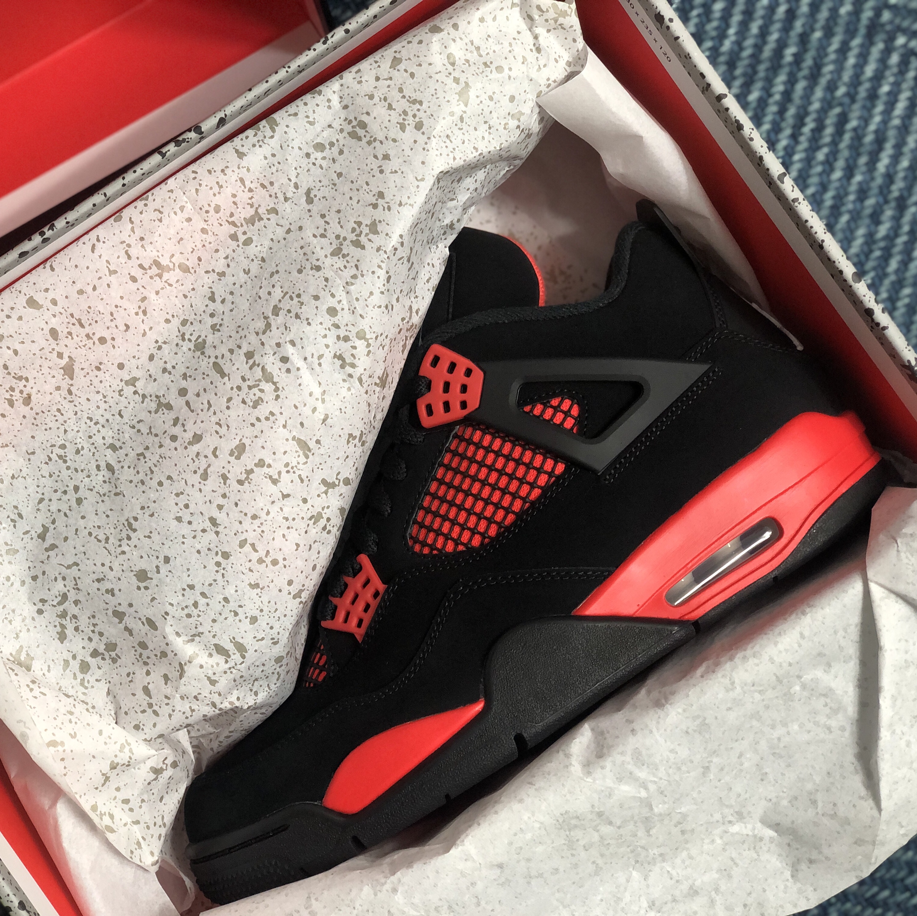 Jordan 4 Retro Crimson 착용 스타일