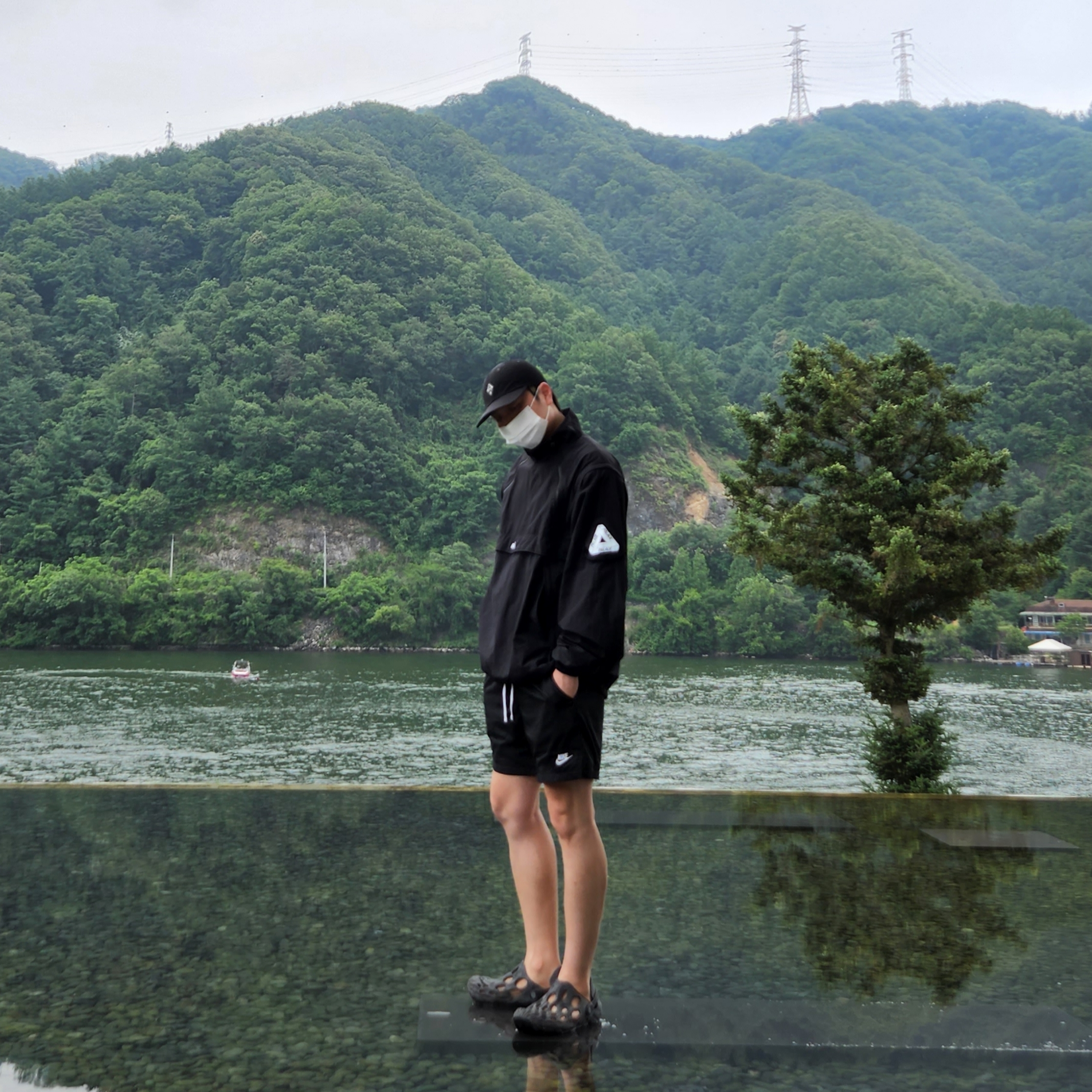 Merrell Hydro Moc Black, Palace Zip Off Gilet Jacket Black - 22SS 착용 스타일