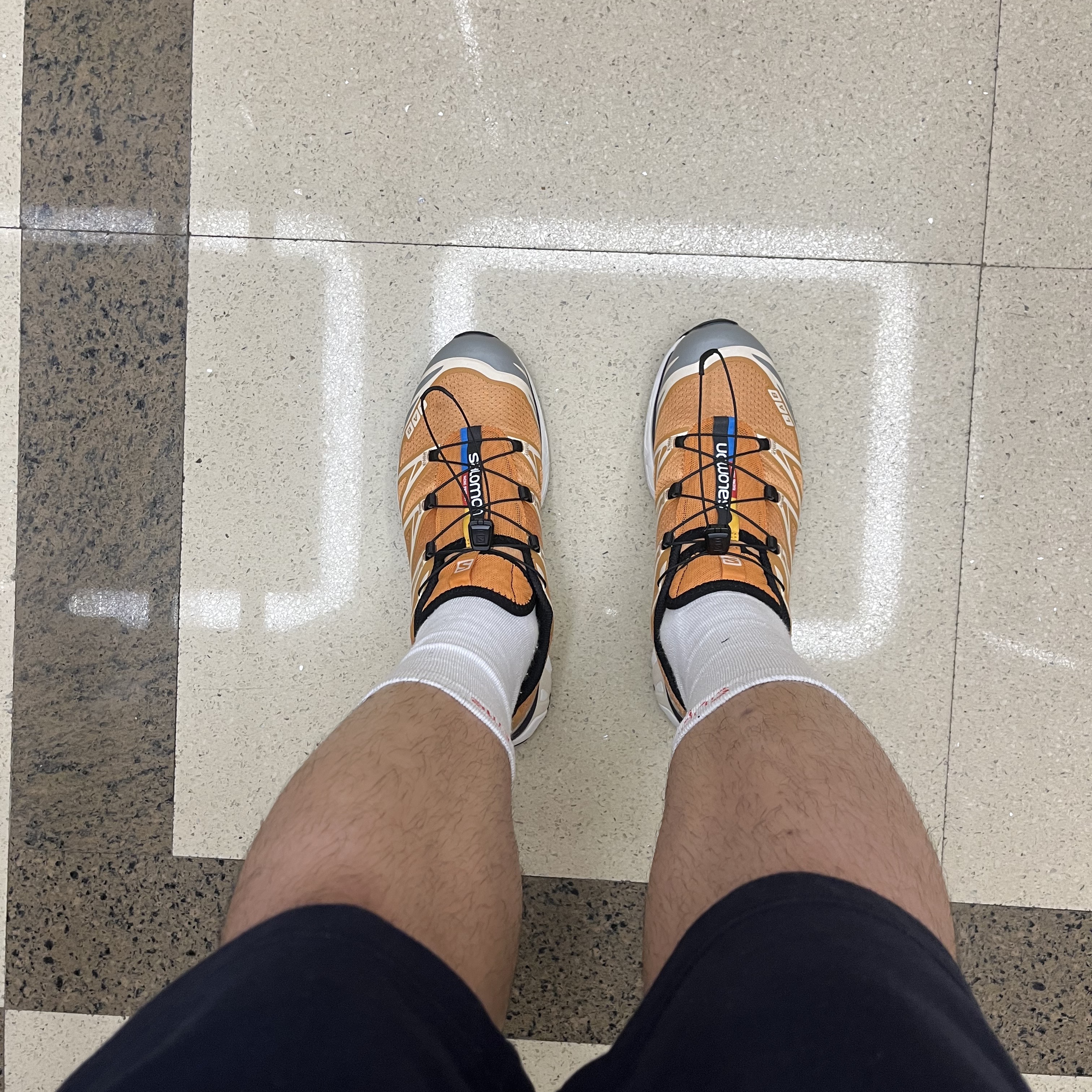 Salomon XT-6 Apricot Buff 착용 스타일