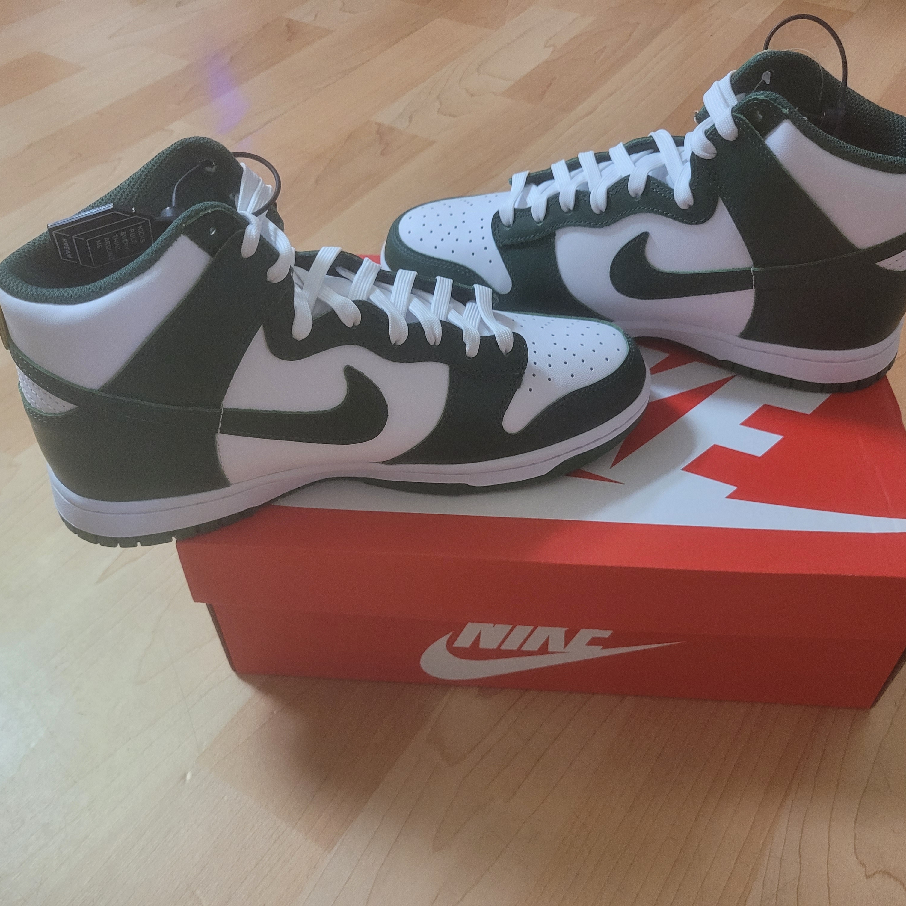 Nike Dunk High Retro Noble Green 착용 스타일 - 4