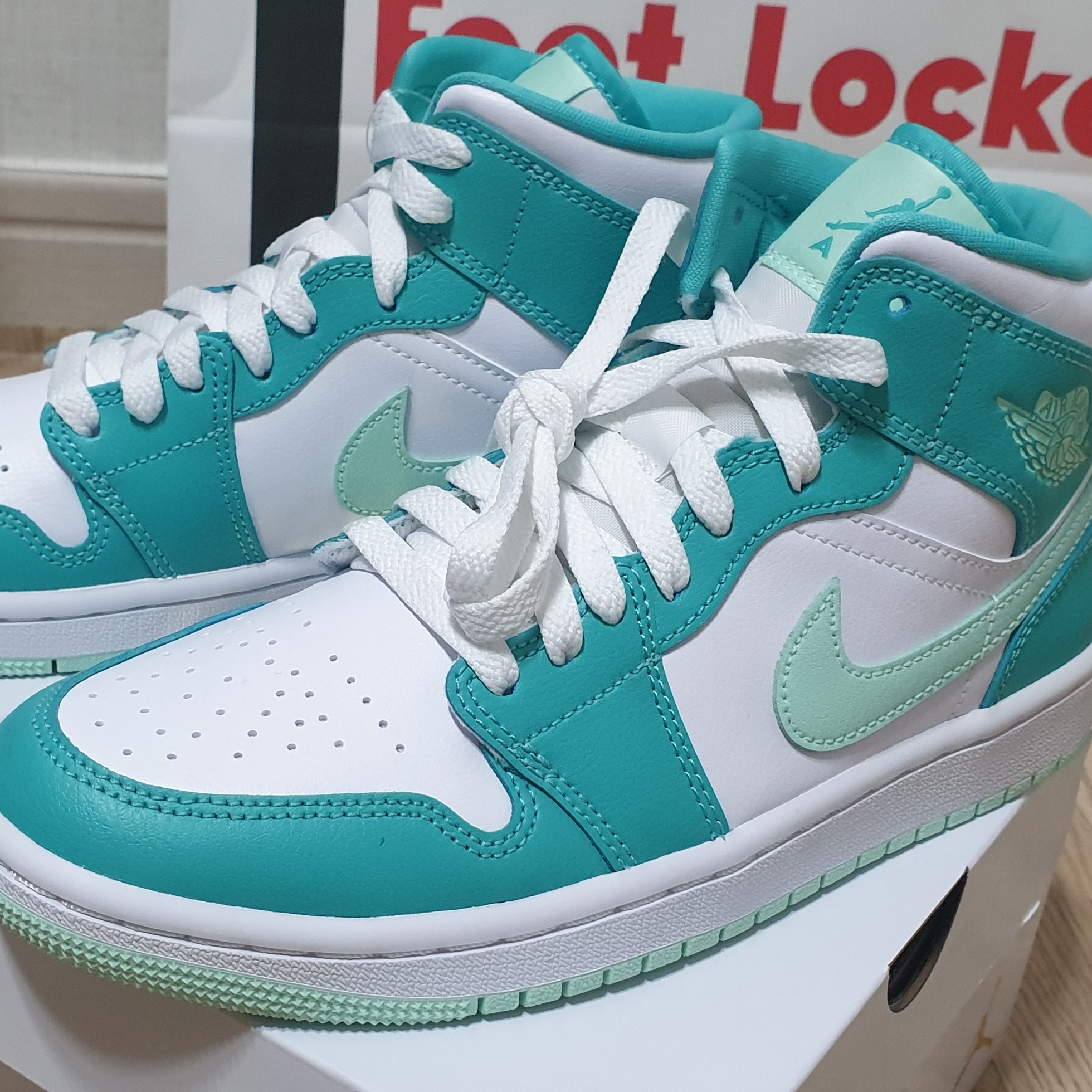 (W) Jordan 1 Mid Washed Teal Mint Foam 착용 스타일