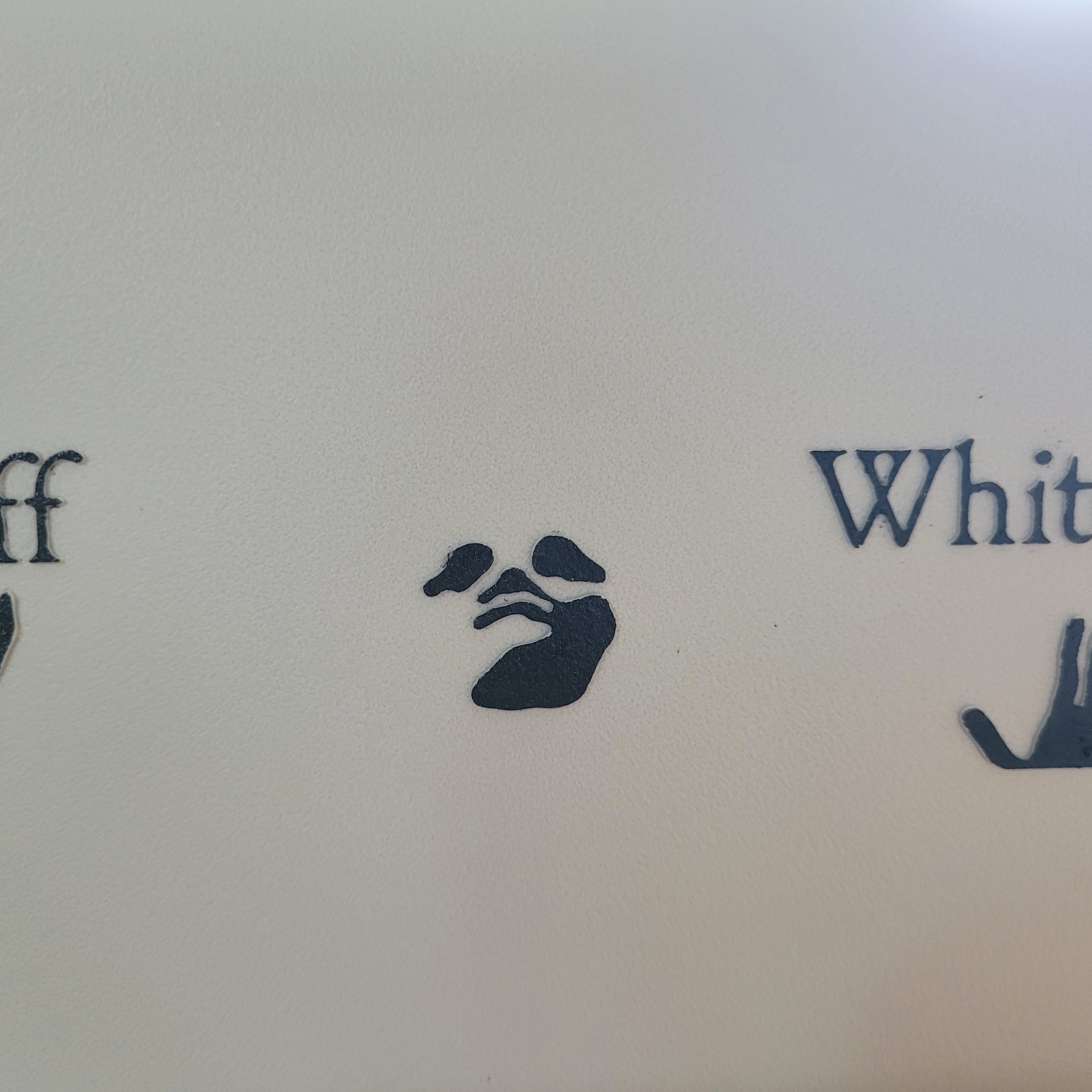 Off-White x Amore Pacific Protection Box (Without Cosmetics) 착용 스타일 - 2