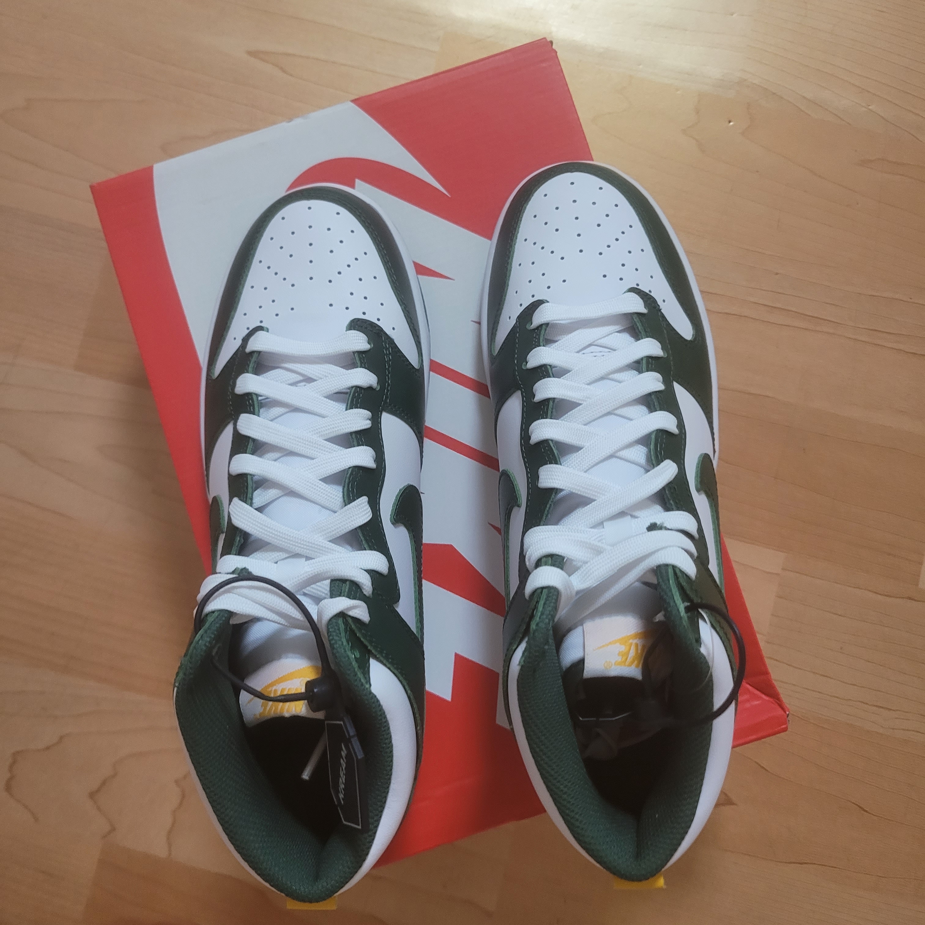 Nike Dunk High Retro Noble Green 착용 스타일 - 3
