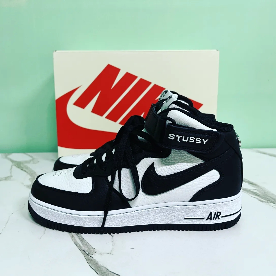 Nike x Stussy Air Force 1 '07 Mid SP Black and Light Bone 착용 스타일 - 3