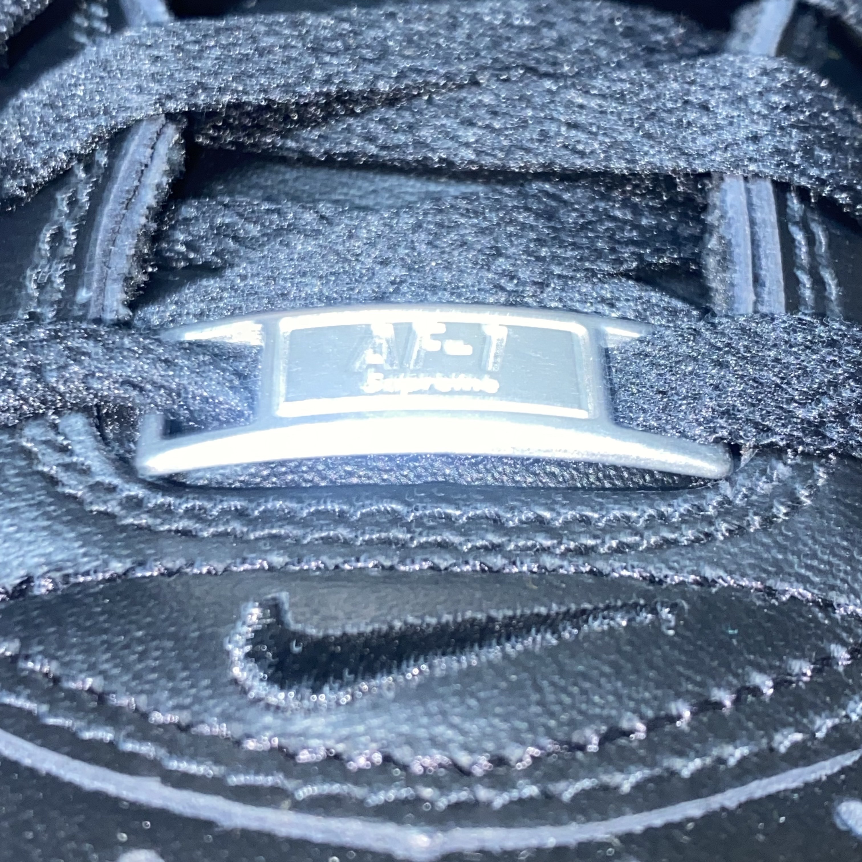 Nike x Supreme Air Force 1 Low Black 착용 스타일 - 3