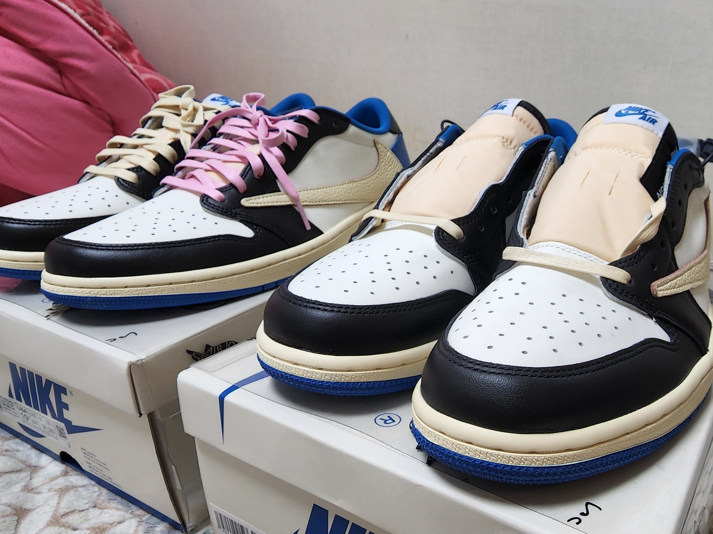 Jordan 1 x Travis Scott x Fragment Retro Low OG SP Military Blue 착용 스타일 - 2