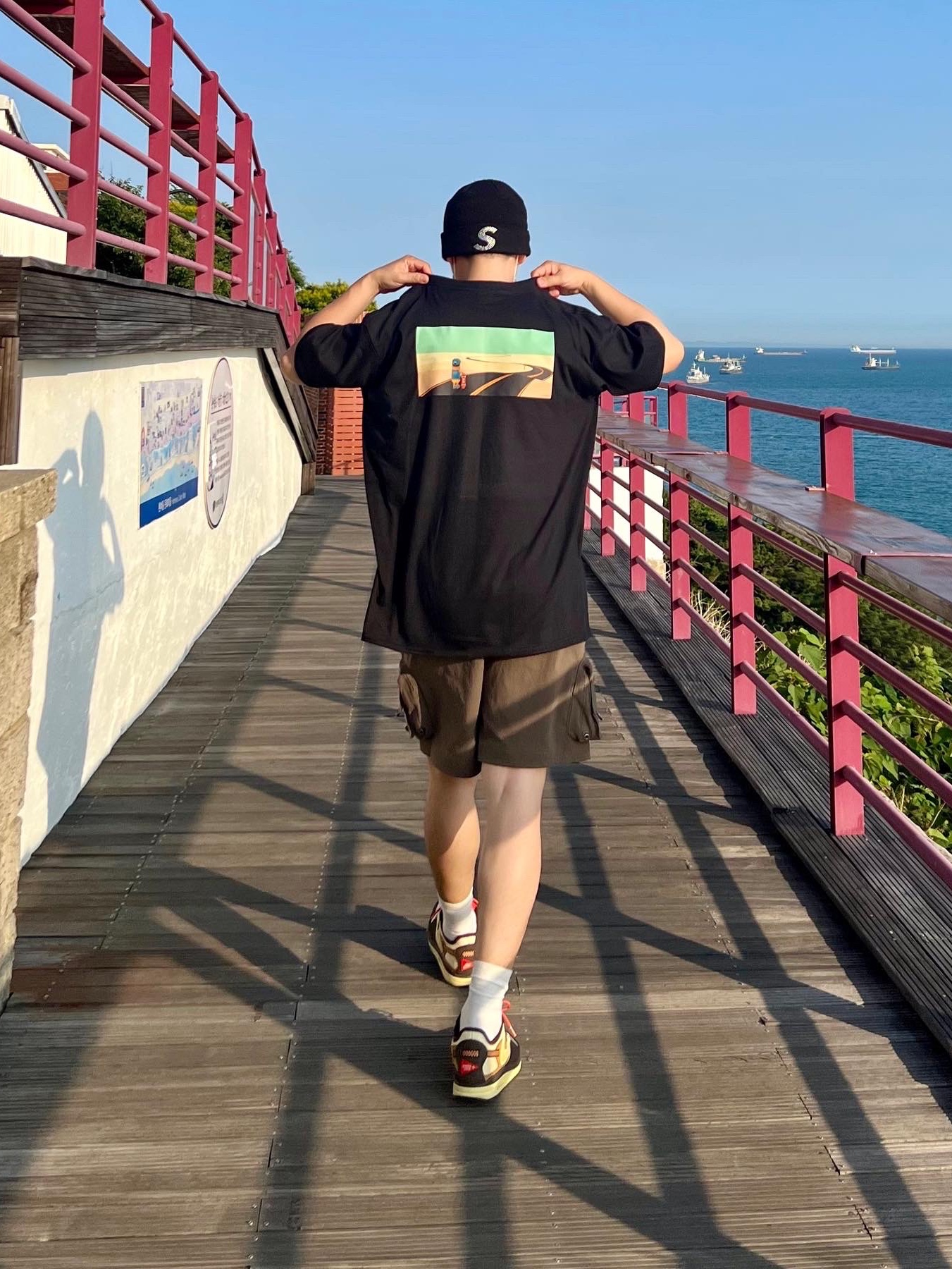 Nike x Travis Scott Air Max 1 Cact.us Brown, Nike ACG Cargo Shorts Ironstone - Asia 착용 스타일 - 2