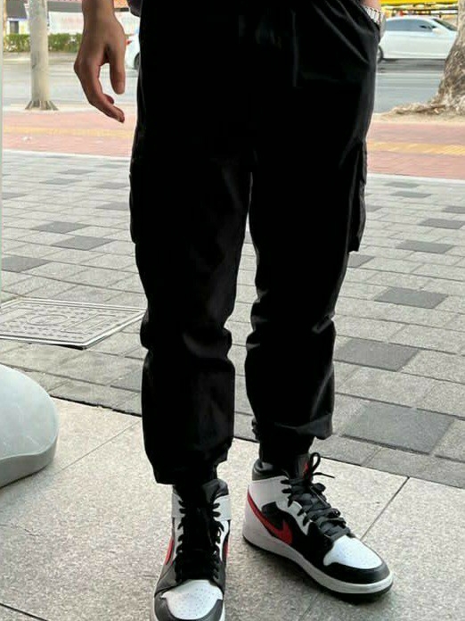 Jordan 1 Mid Black Chile Red 착용 스타일 - 2