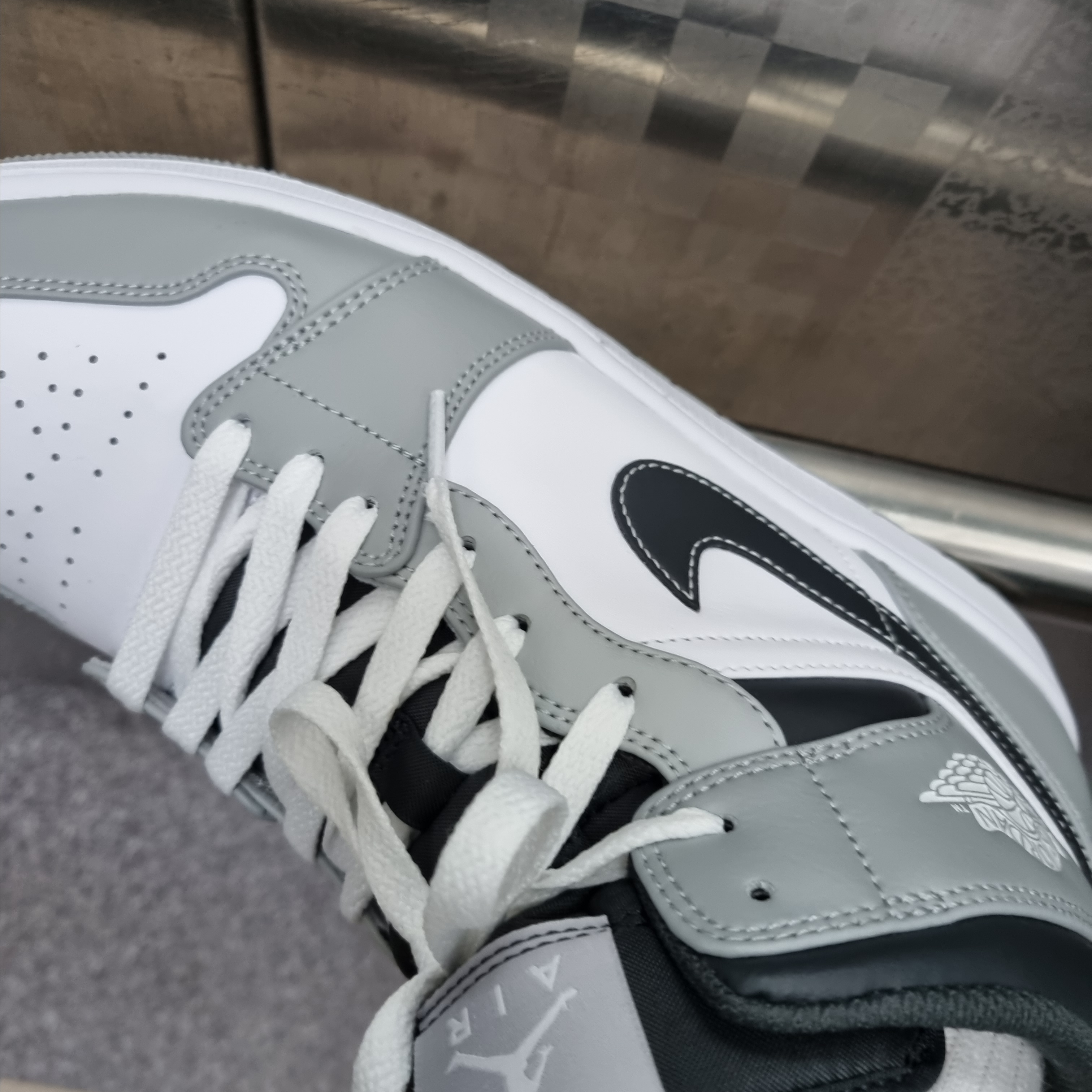 Jordan 1 Mid Light Smoke Grey Anthracite 착용 스타일