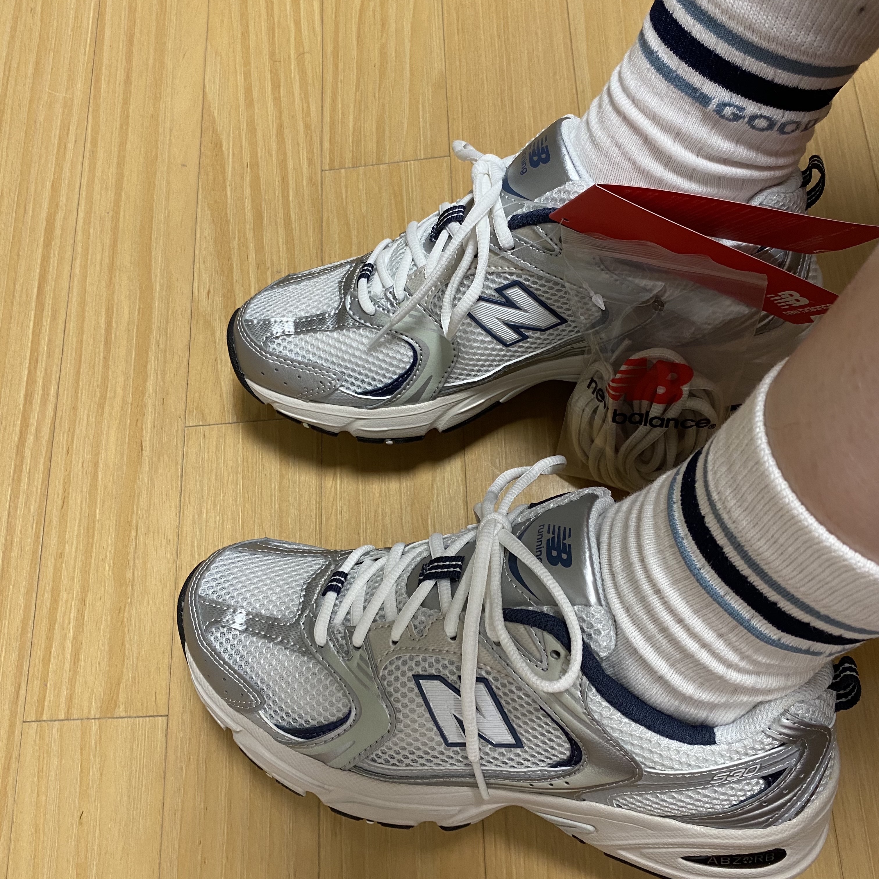 New Balance 530 Steel Grey 착용 스타일 - 1