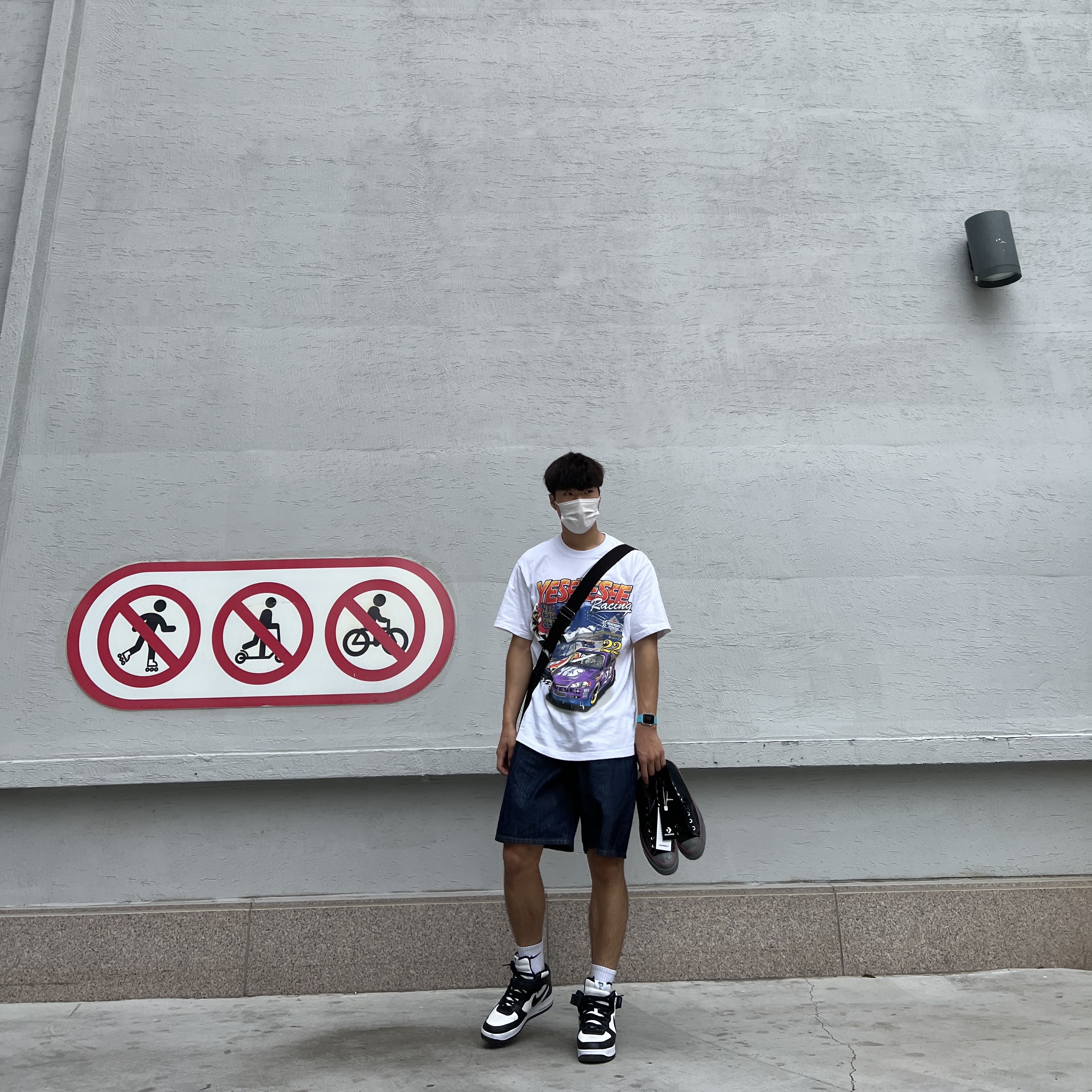 Nike x Stussy Air Force 1 '07 Mid SP Black and Light Bone, Jordan 1 Retro High OG Bleached Coral 착용 스타일 - 1