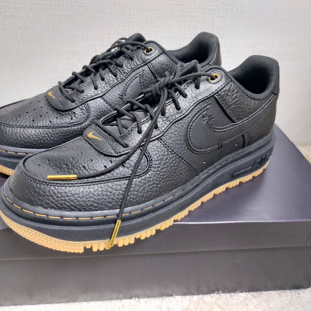 Nike Air Force 1 Luxe Black 착용 스타일 - 2