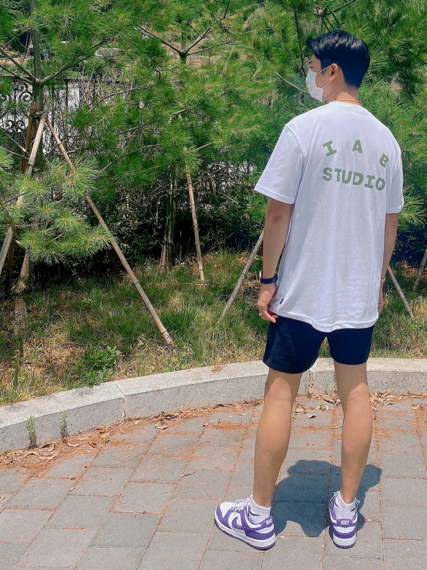 IAB Studio T-Shirt White Light Green, Nike Dunk Low Retro Championship Court Purple 착용 스타일 - 1