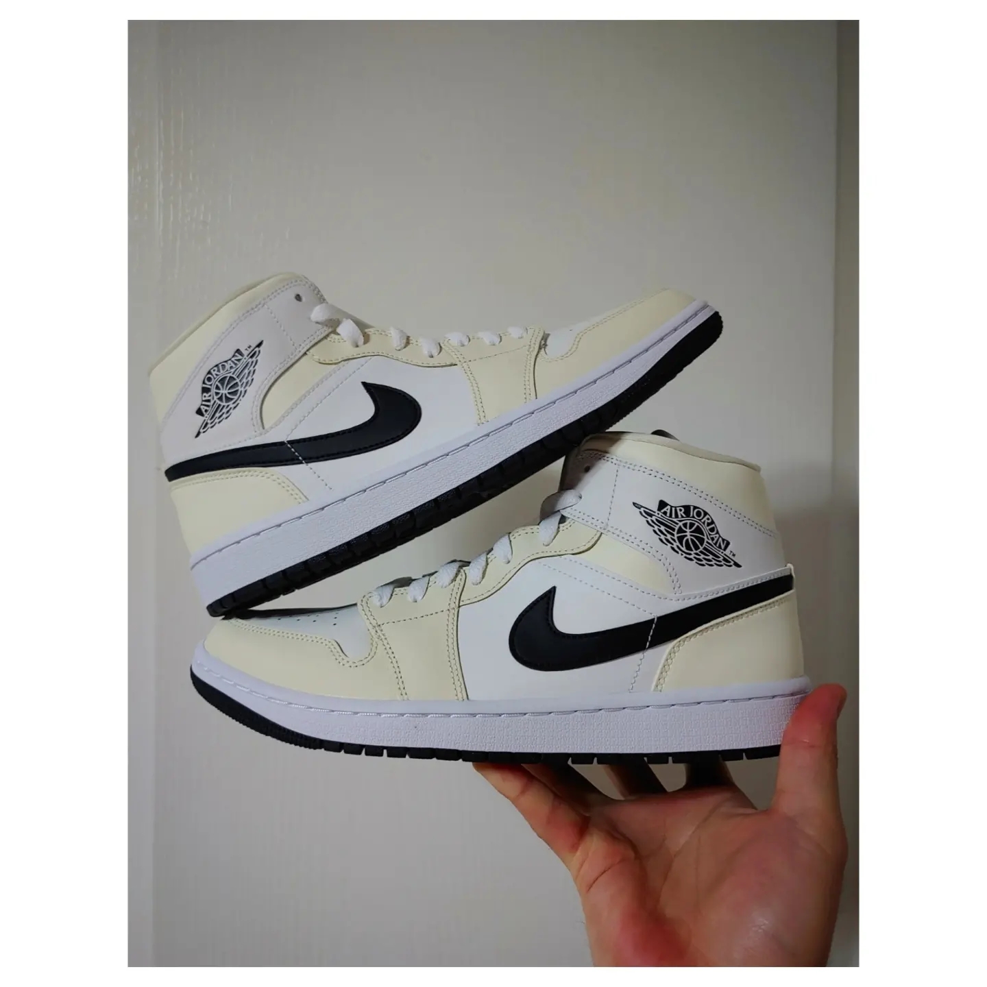(W) Jordan 1 Mid Coconut Milk 착용 스타일 - 2