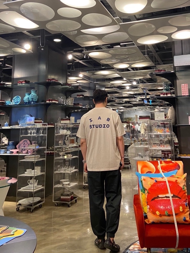 IAB Studio Pigment T-Shirt Oatmeal, Merrell Hydro Moc Black 착용 스타일