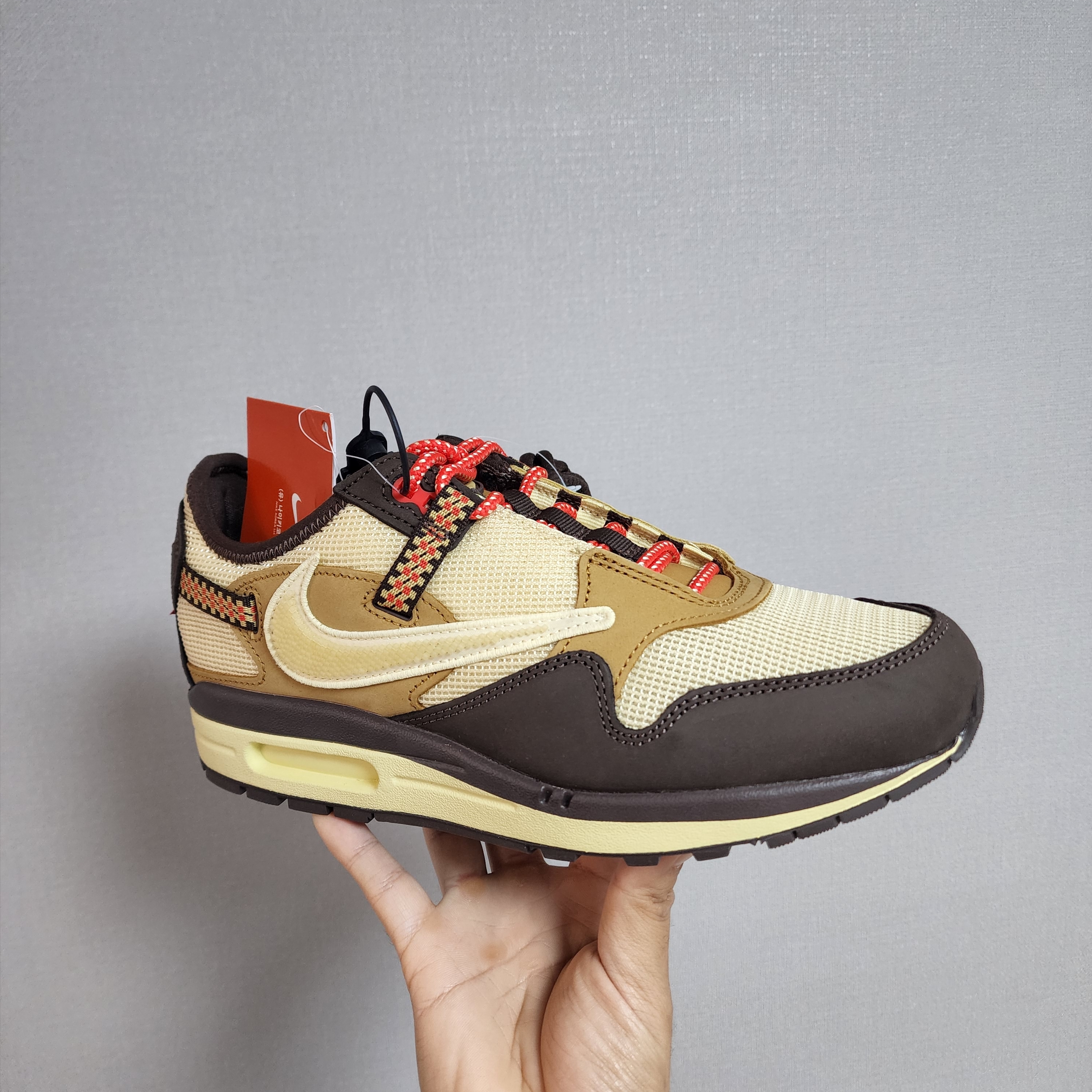 Nike x Travis Scott Air Max 1 Cact.us Brown 착용 스타일