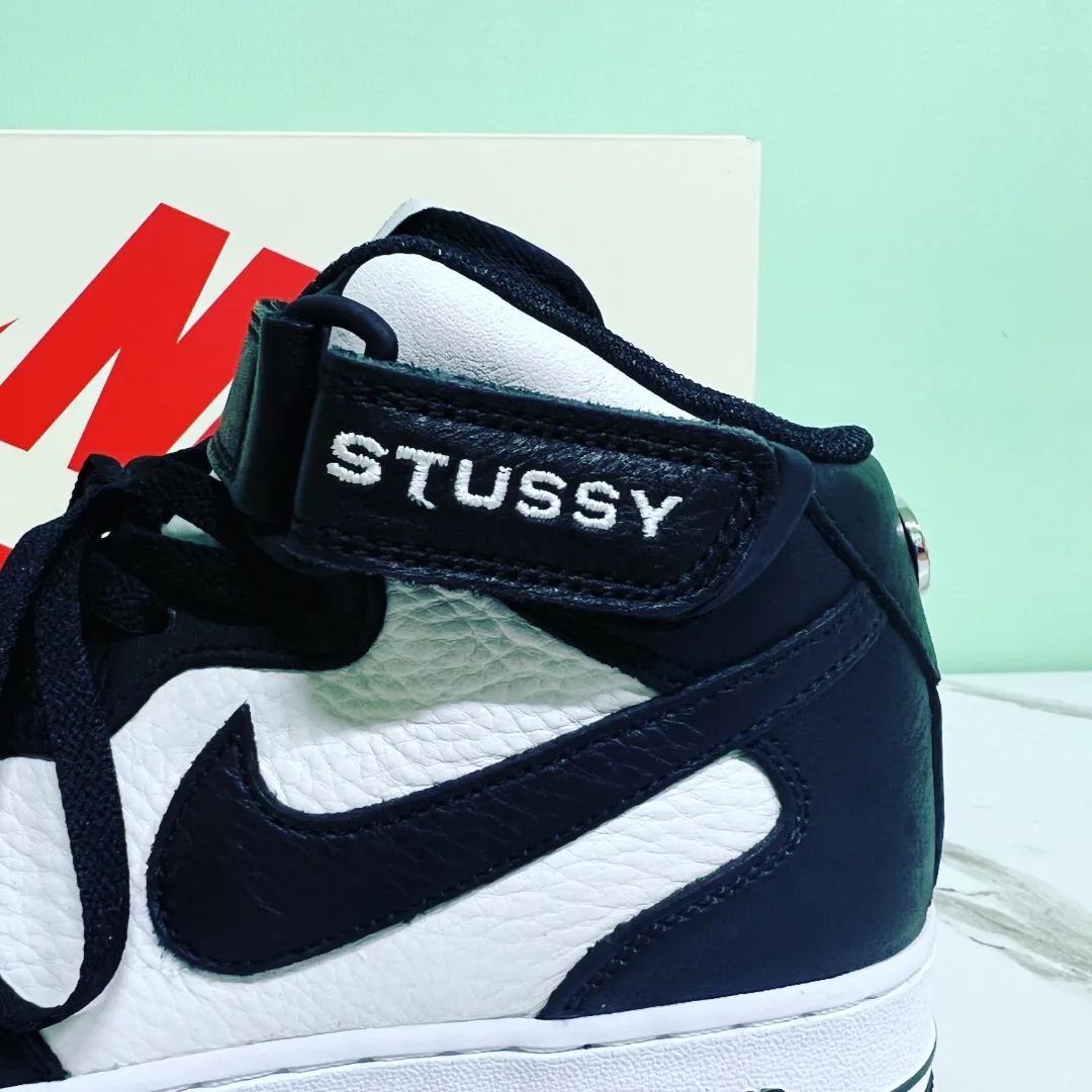 Nike x Stussy Air Force 1 '07 Mid SP Black and Light Bone 착용 스타일 - 4