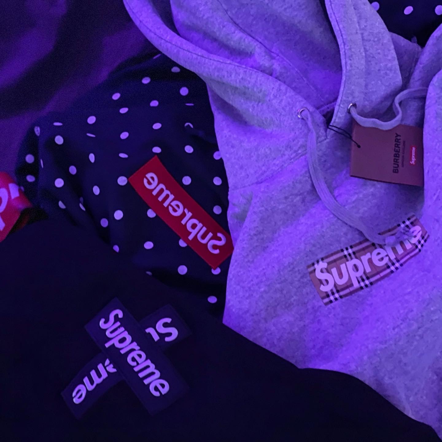 Supreme x Burberry Box Logo Hooded Sweatshirt Heather Grey - 22SS, Supreme Cross Box Logo Hooded Sweatshirt Black - 20FW 착용 스타일