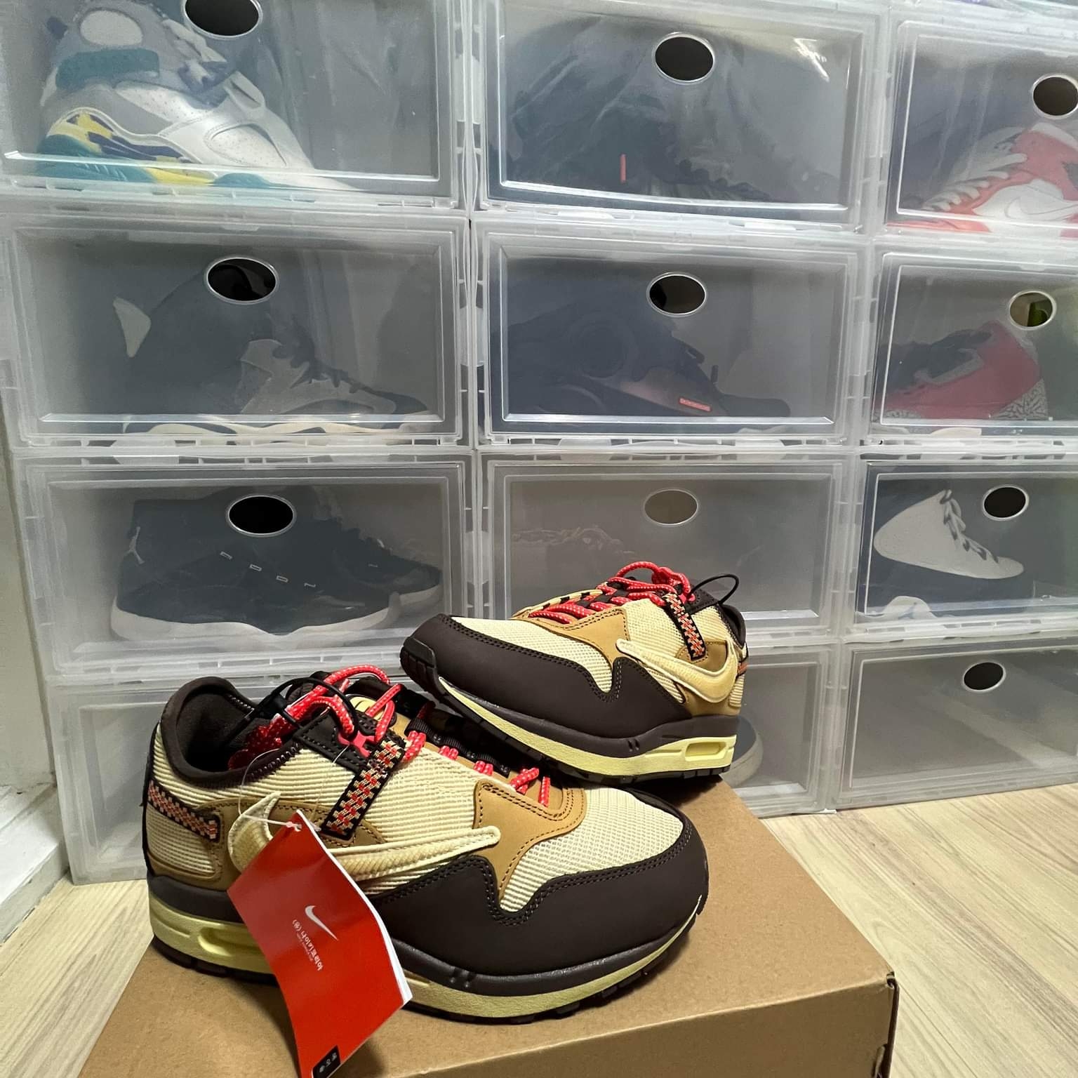 Nike x Travis Scott Air Max 1 Cact.us Brown 착용 스타일