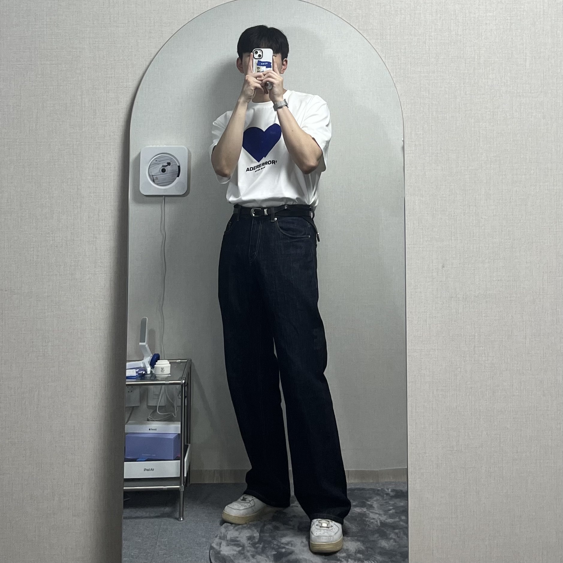 Ader Error Twin Heart Logo T-Shirt White 착용 스타일
