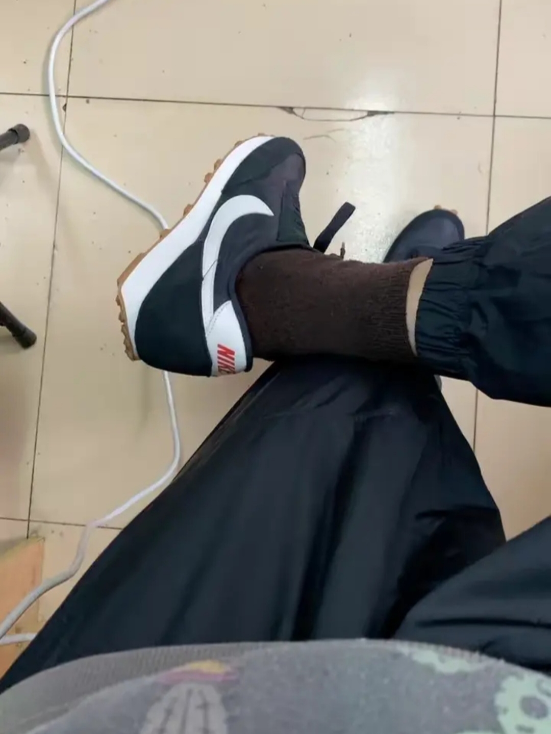 (W) Nike Daybreak Black White 착용 스타일