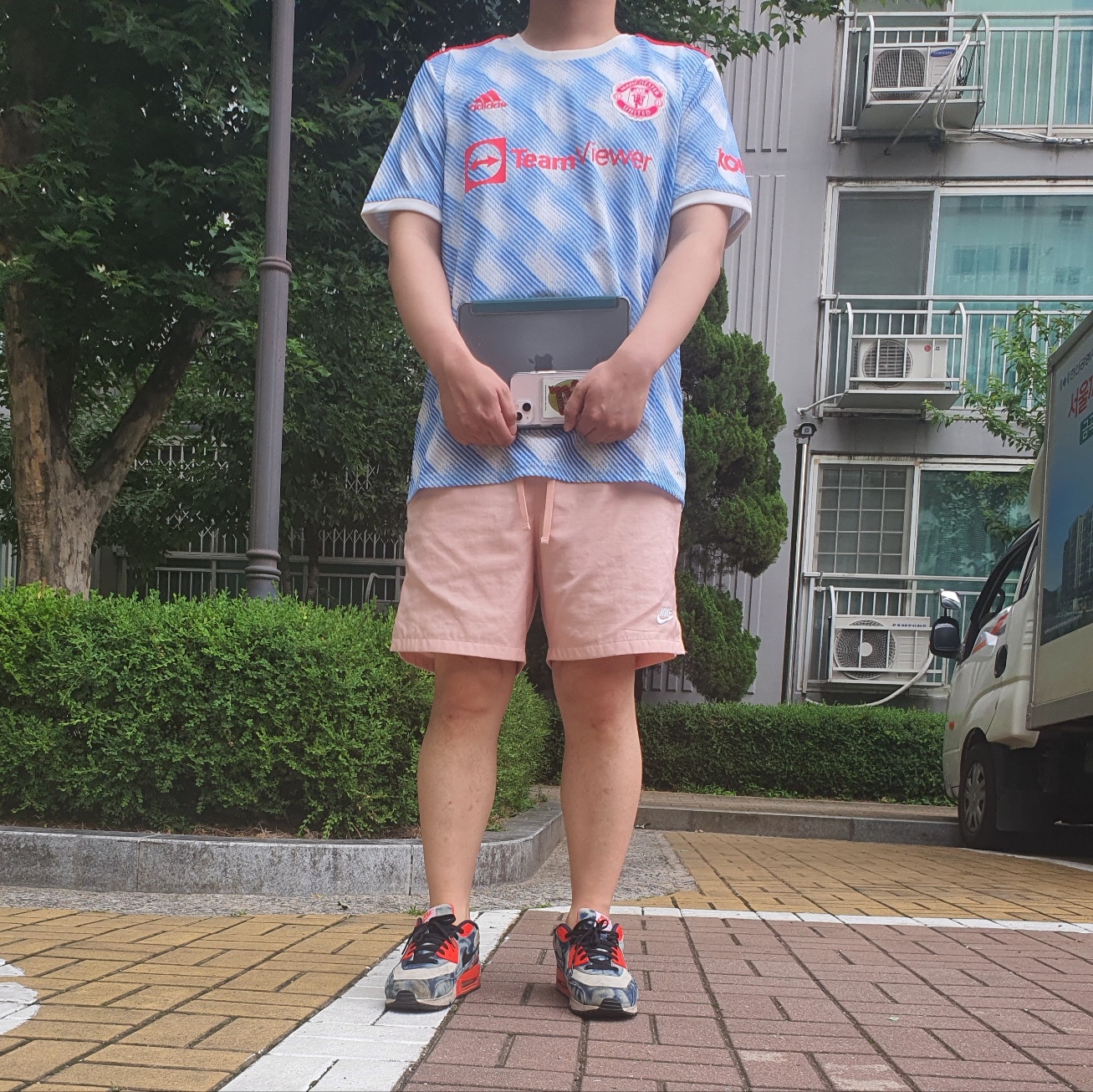 Nike Air Max 90 Washed Denim 착용 스타일
