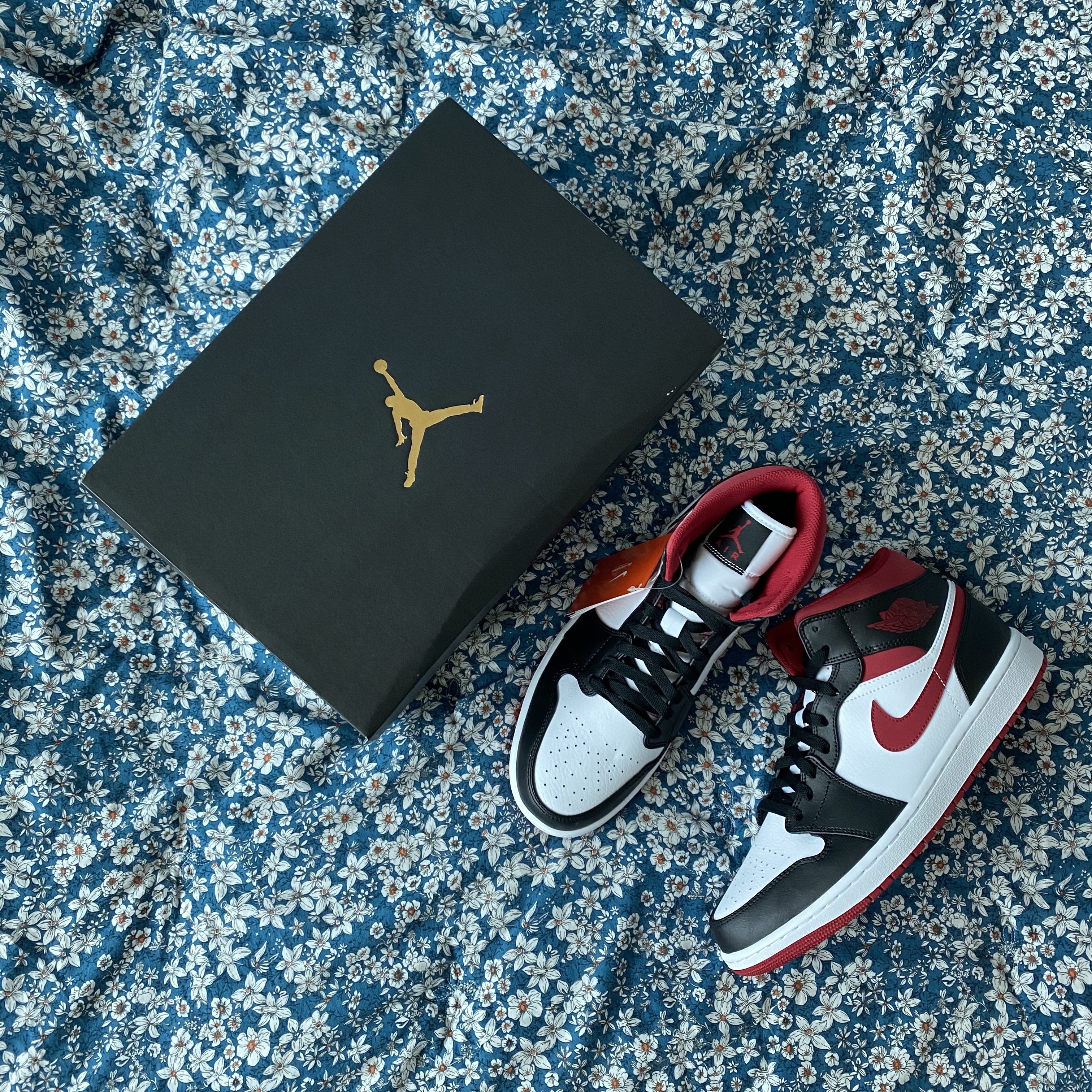 Jordan 1 Mid Gym Red Black White 착용 스타일