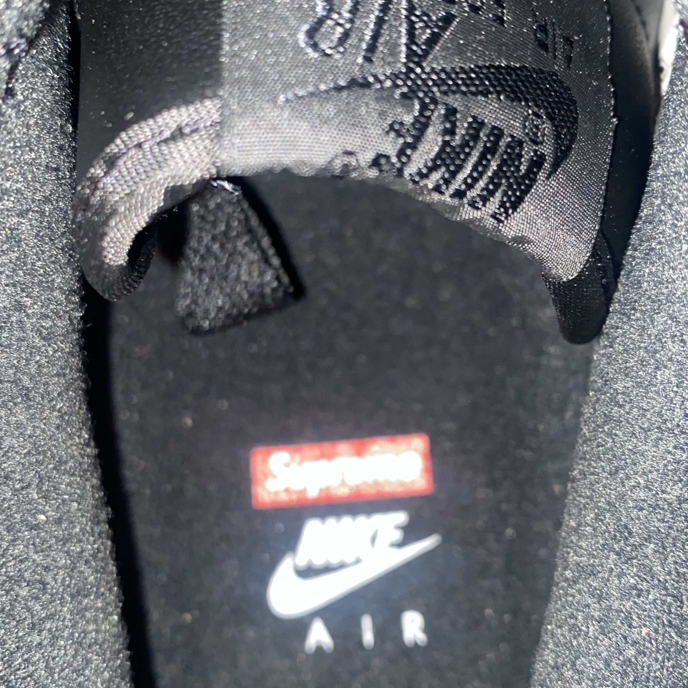 Nike x Supreme Air Force 1 Low Black 착용 스타일 - 2