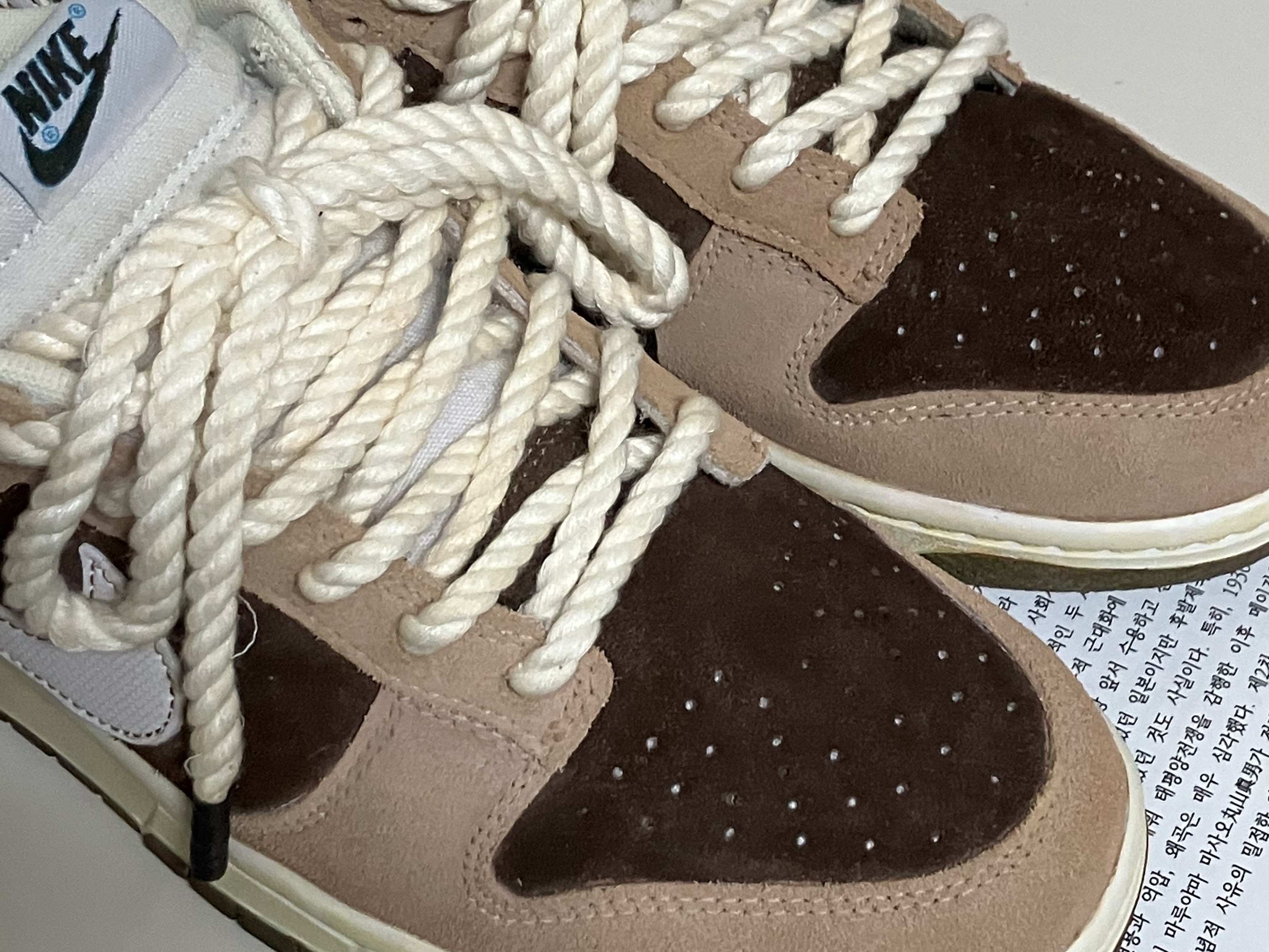 Nike Dunk Low Retro SE Barber Shop Grey 착용 스타일 - 3