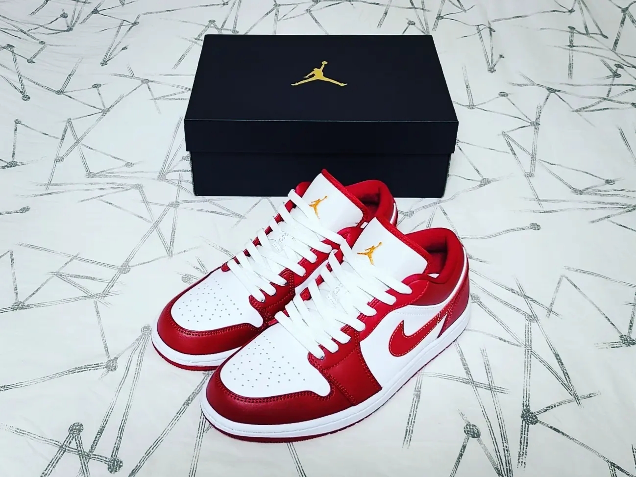 Jordan 1 Low Cardinal Red 착용 스타일 - 1