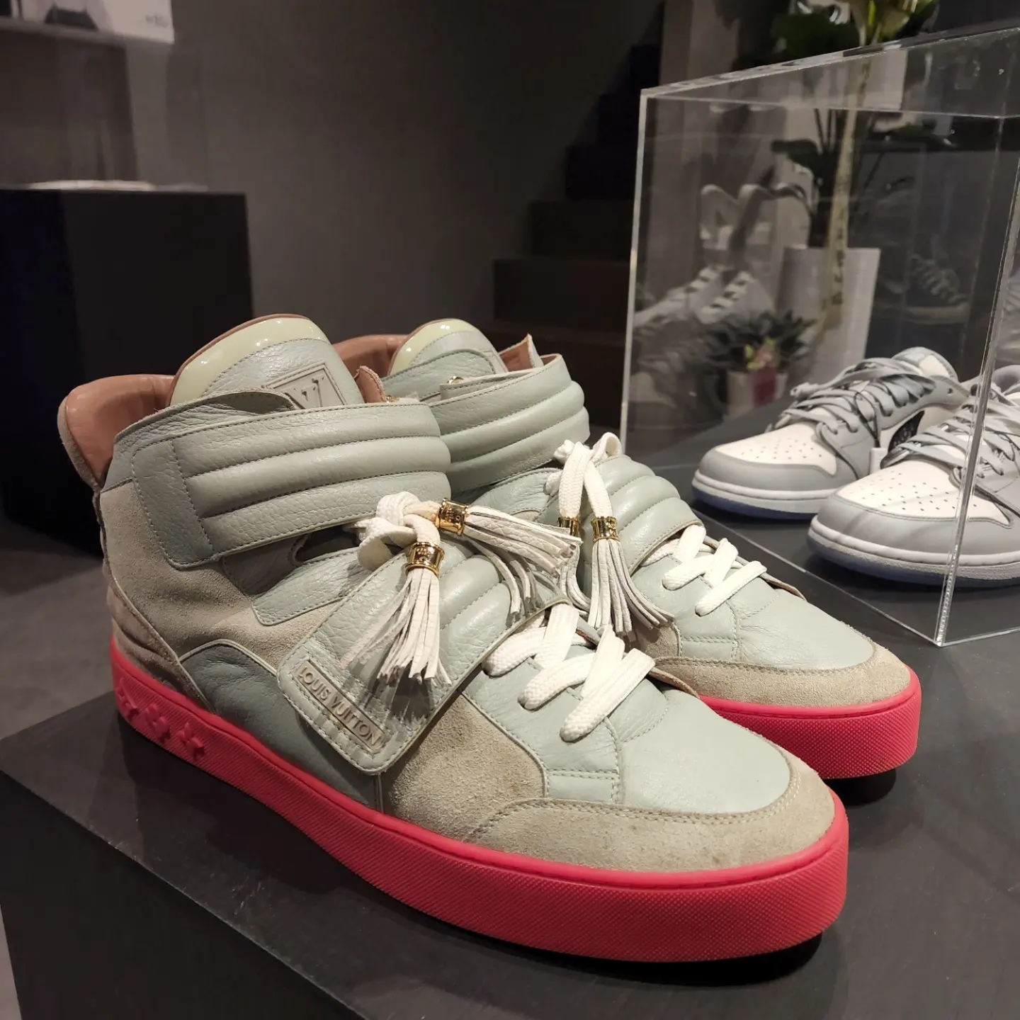 Nike Air Yeezy 2 Pure Platinum, Jordan 1 x Travis Scott x Fragment Retro Low OG SP Military Blue 착용 스타일 - 5