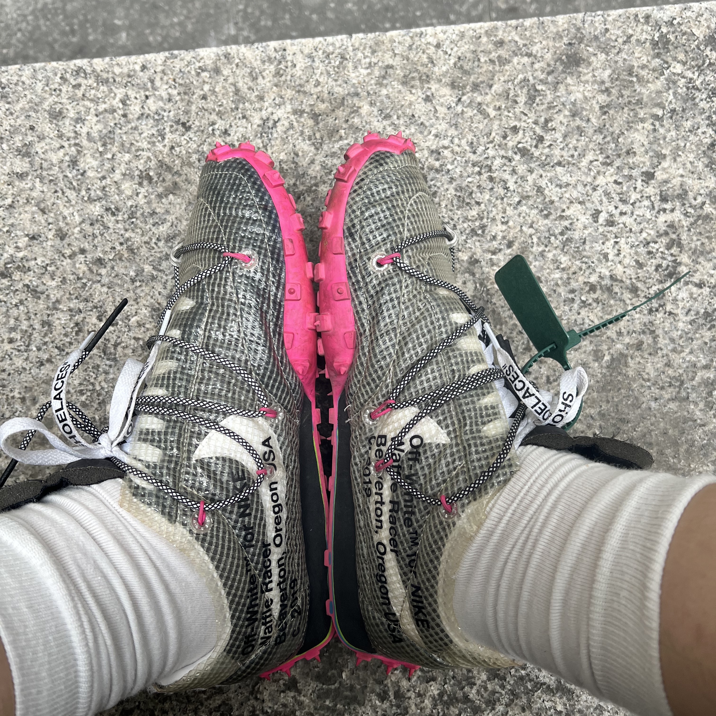 (W) Nike x Off-White Waffle Racer Black 착용 스타일