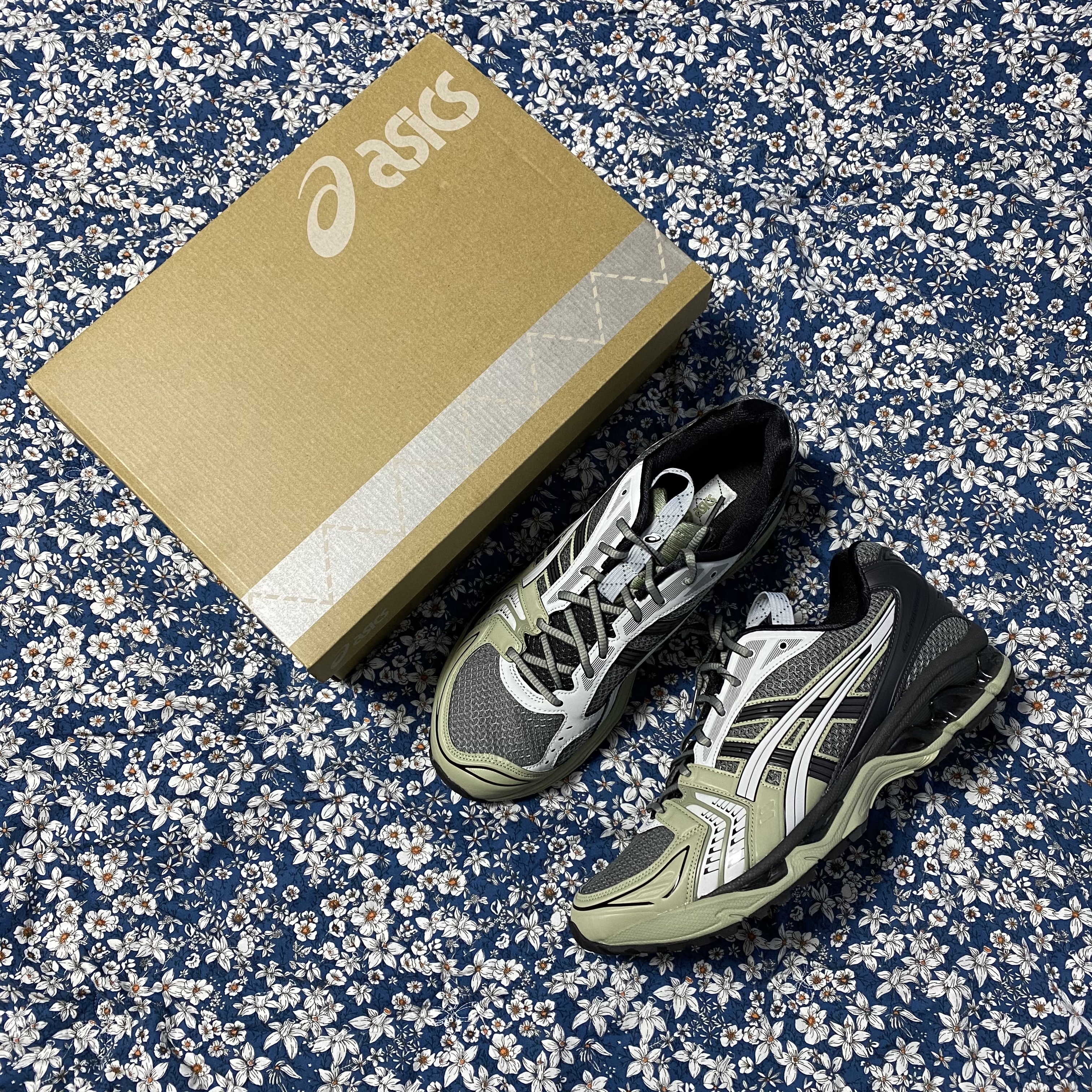 Asics UB1-S Gel-Kayano 14 Piedmont Grey 착용 스타일