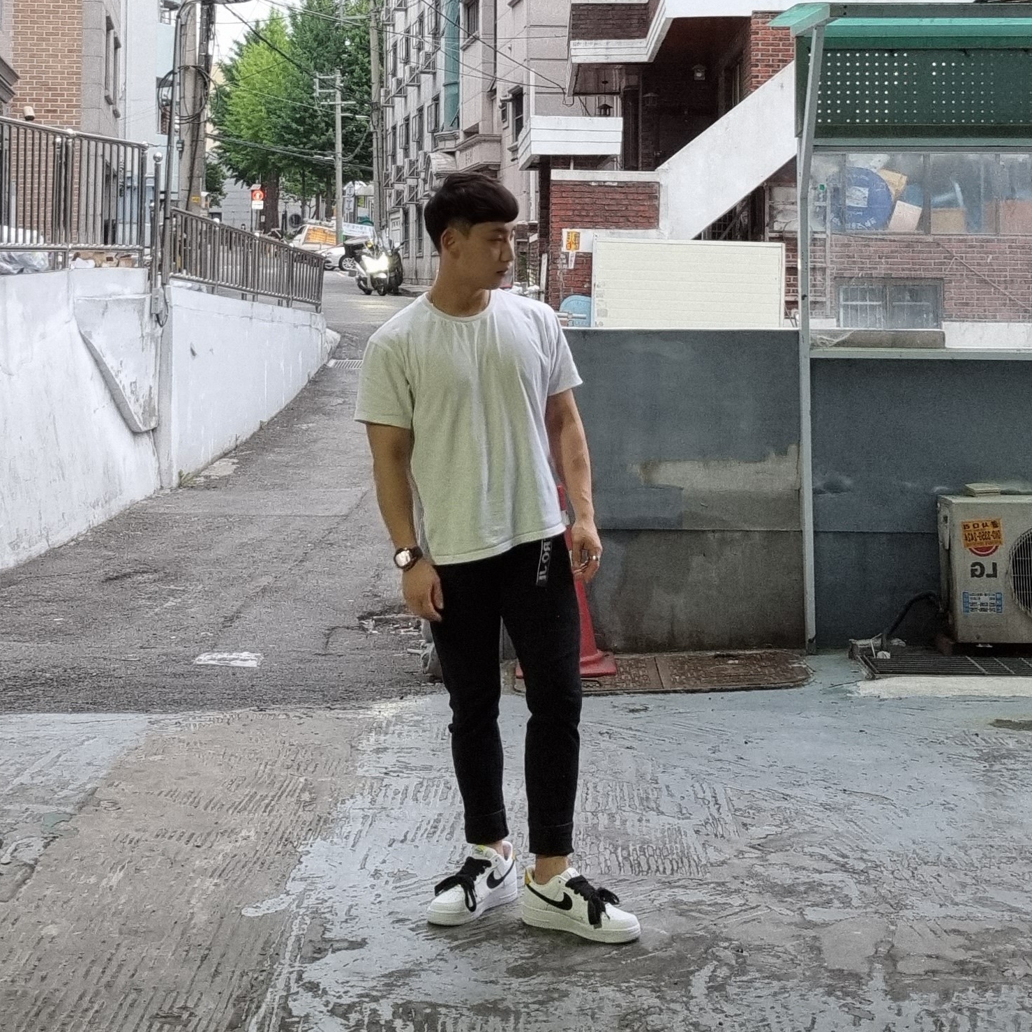 Nike Air Force 1 '07 LV8 2 Have a Nike Day 착용 스타일 - 3