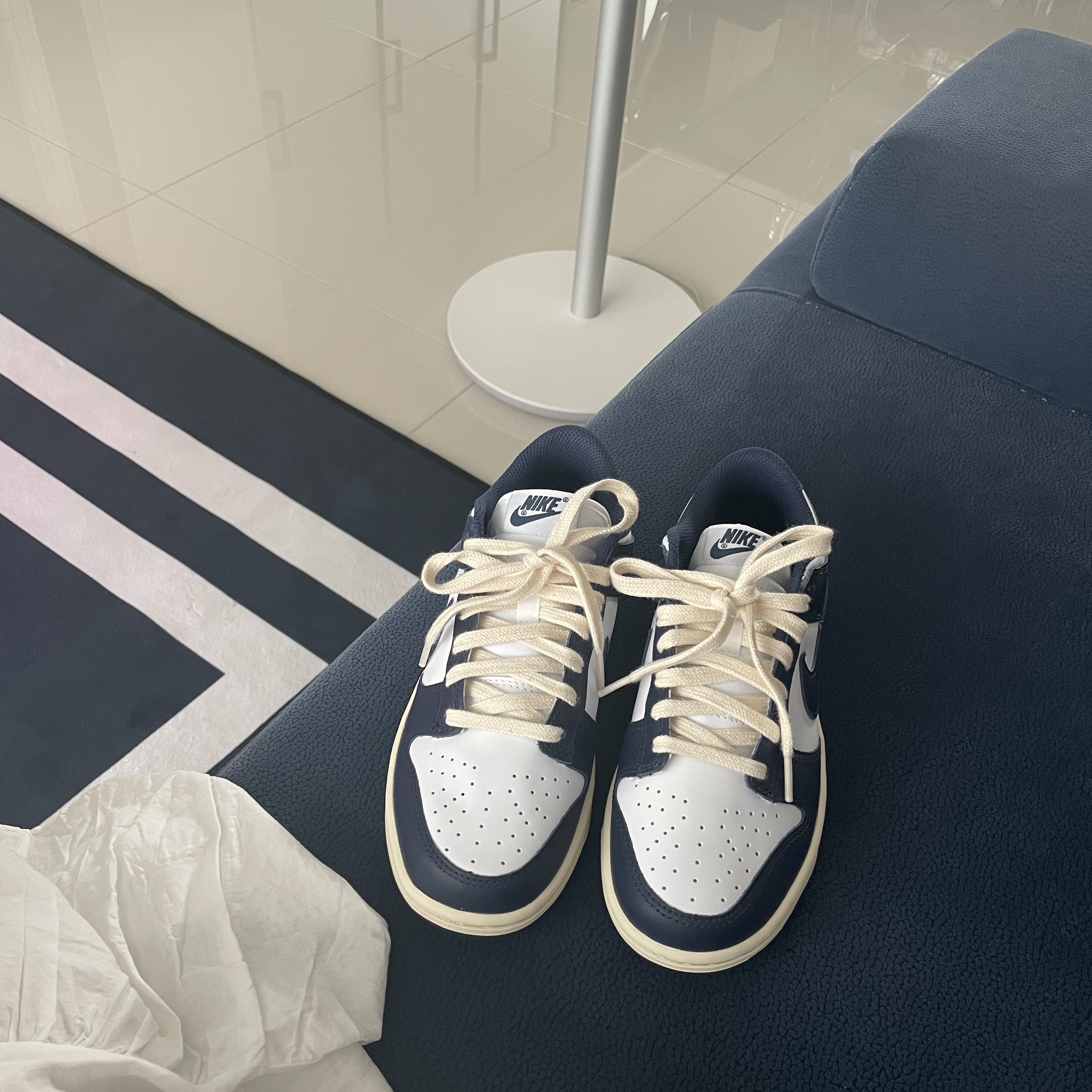 (W) Nike Dunk Low Vintage Midnight Navy 착용 스타일