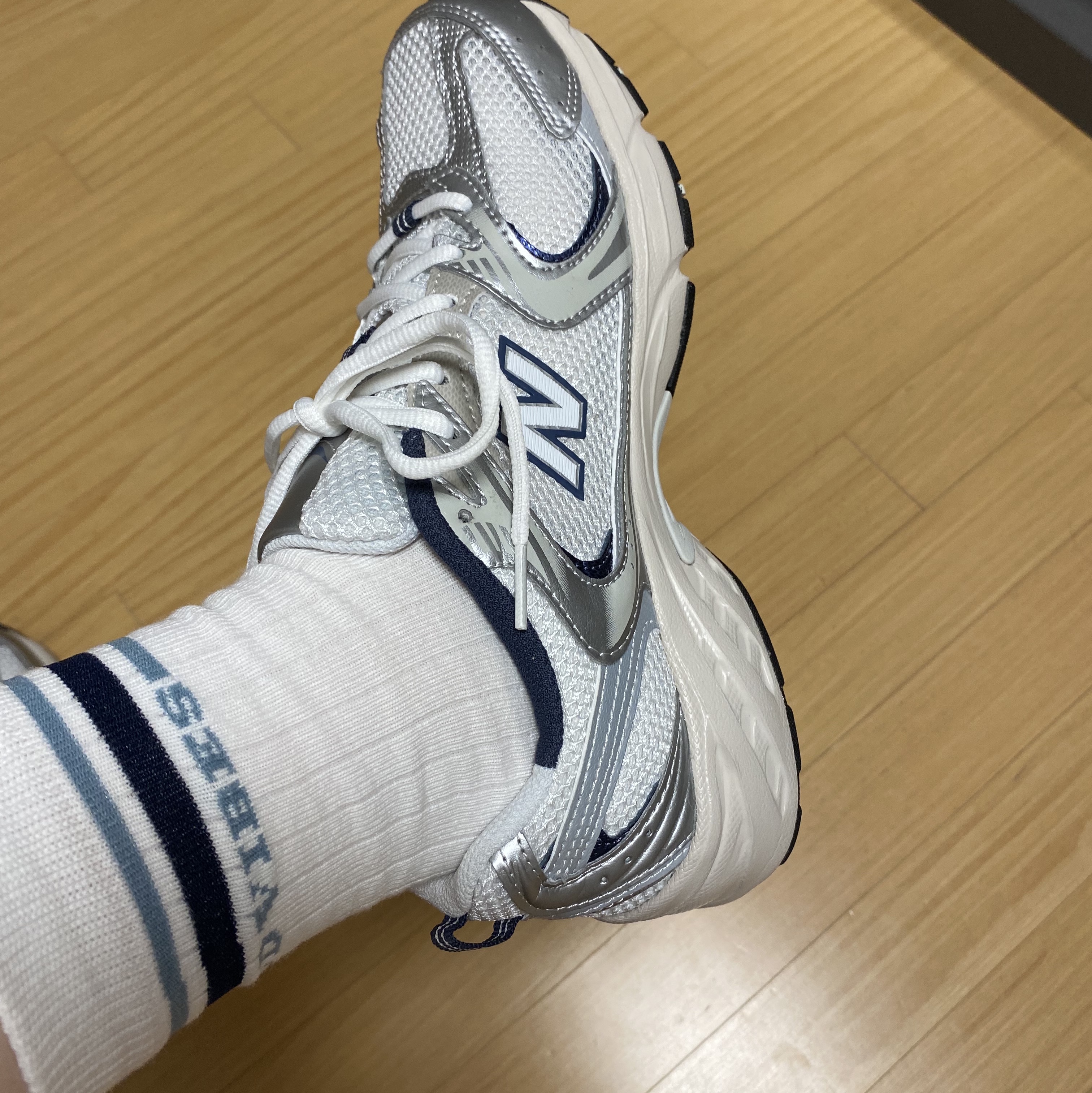 New Balance 530 Steel Grey 착용 스타일 - 3