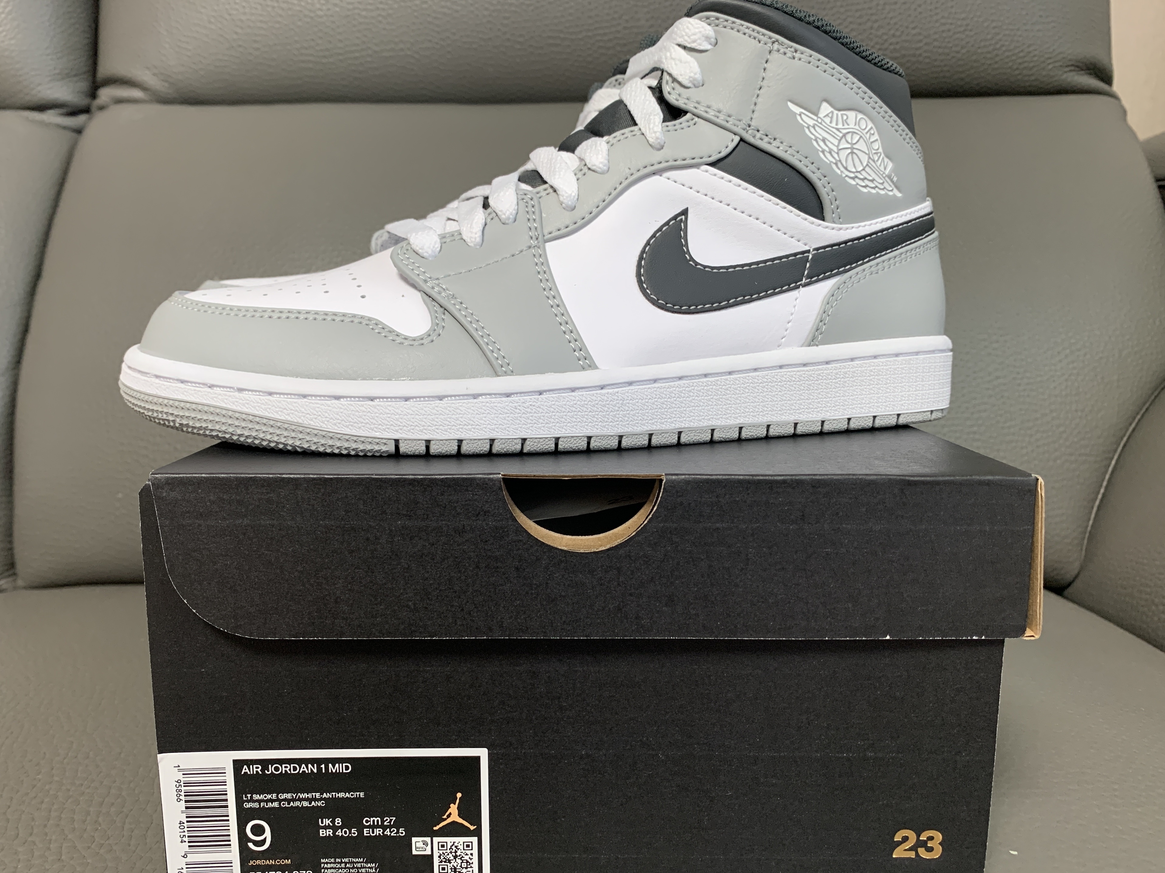 Jordan 1 Mid Light Smoke Grey Anthracite 착용 스타일 - 5