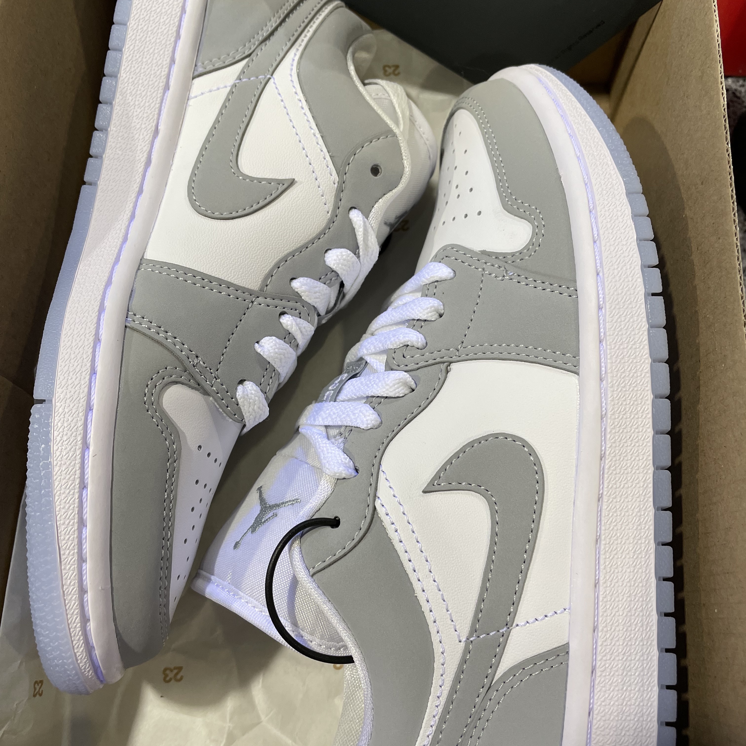 (W) Jordan 1 Low White Wolf Grey 착용 스타일