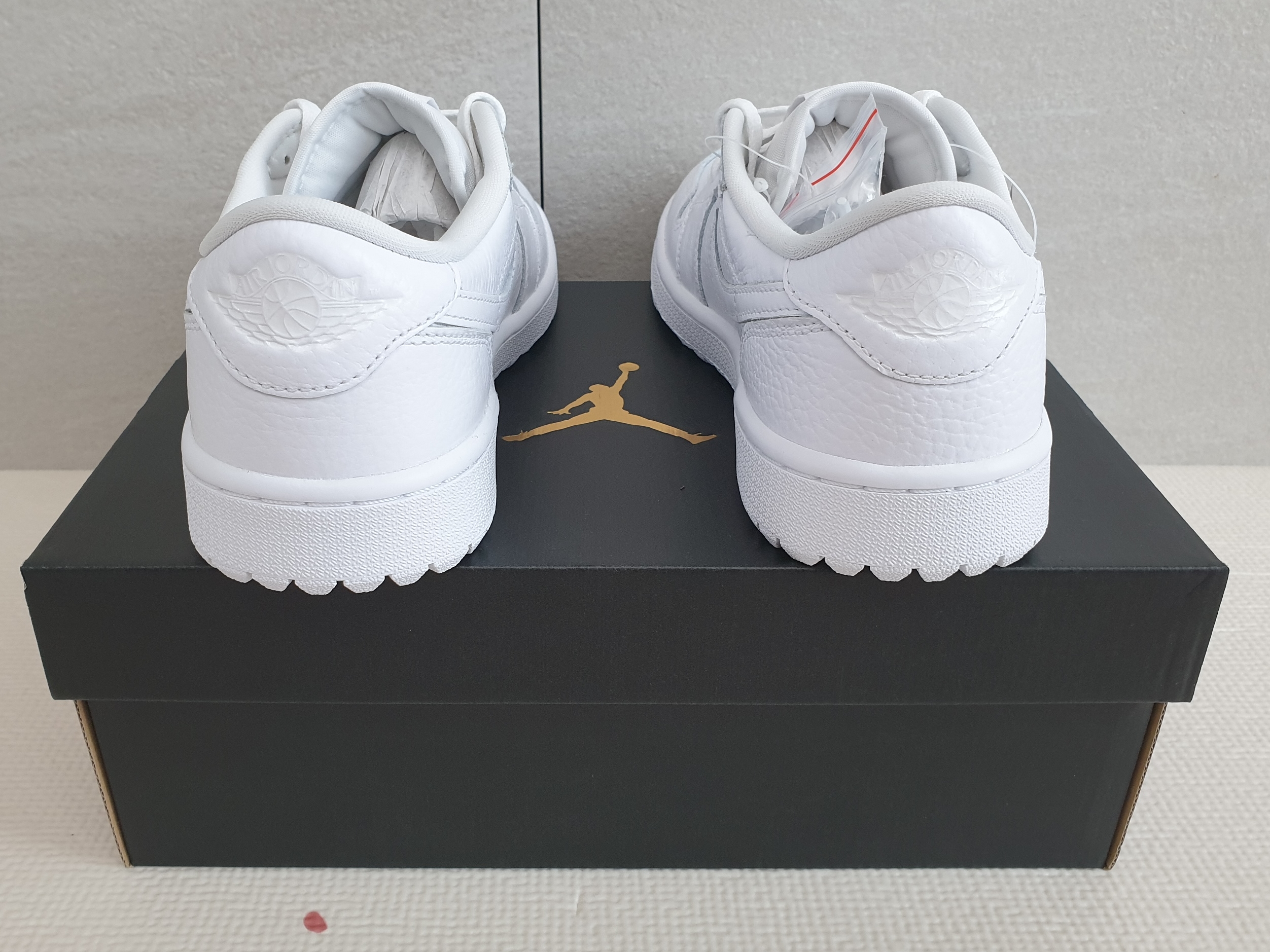 Jordan 1 Low Golf Triple White 착용 스타일 - 3