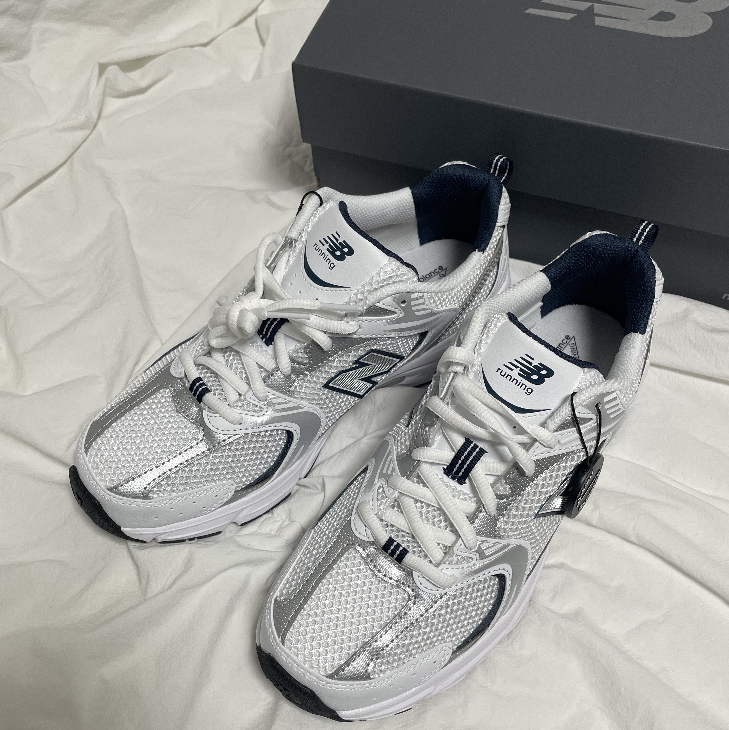 New Balance 530 White 착용 스타일